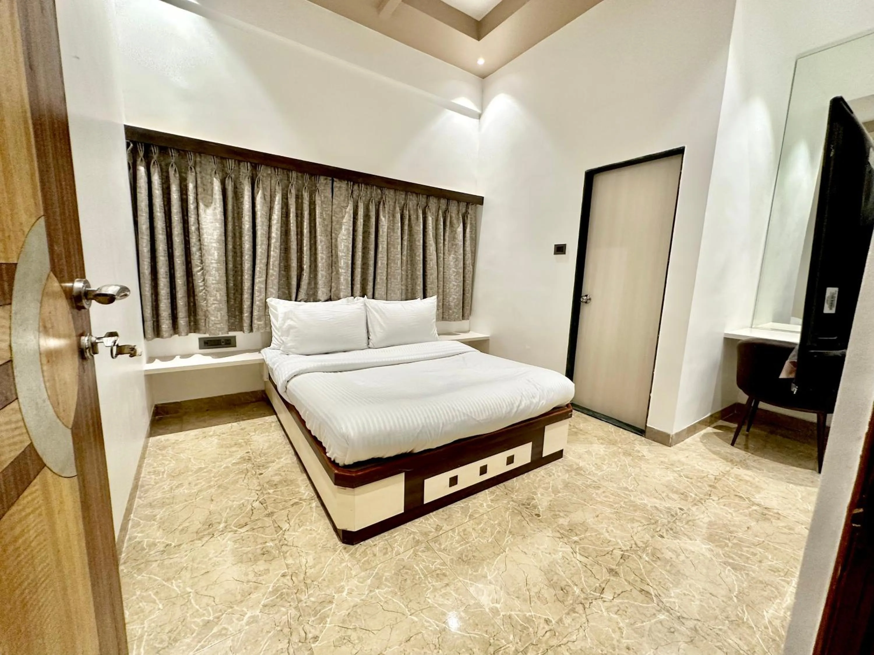 Bed in TAKHT- Executive Suites and Rooms
