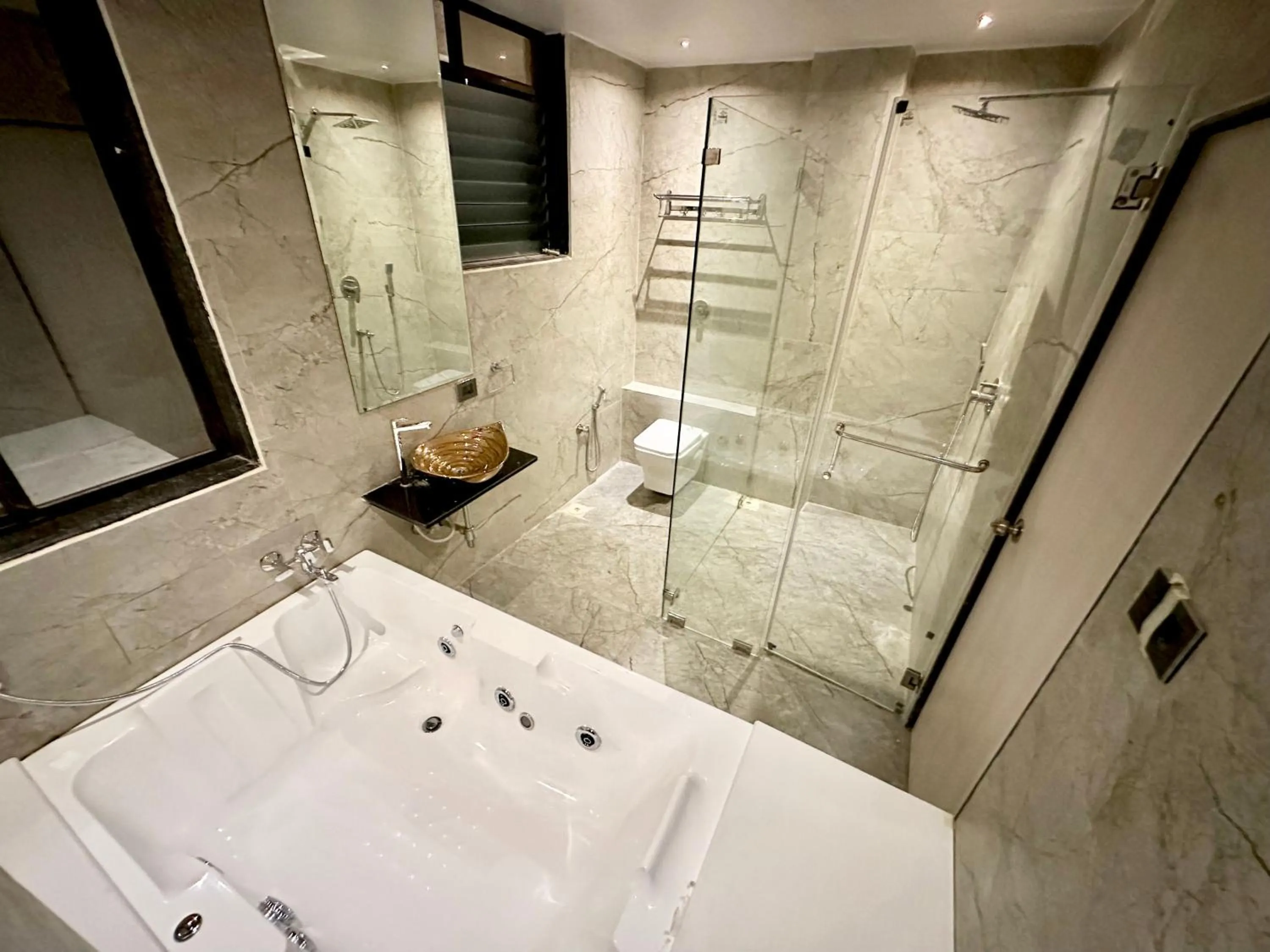 TAKHT- Executive Suites and Rooms