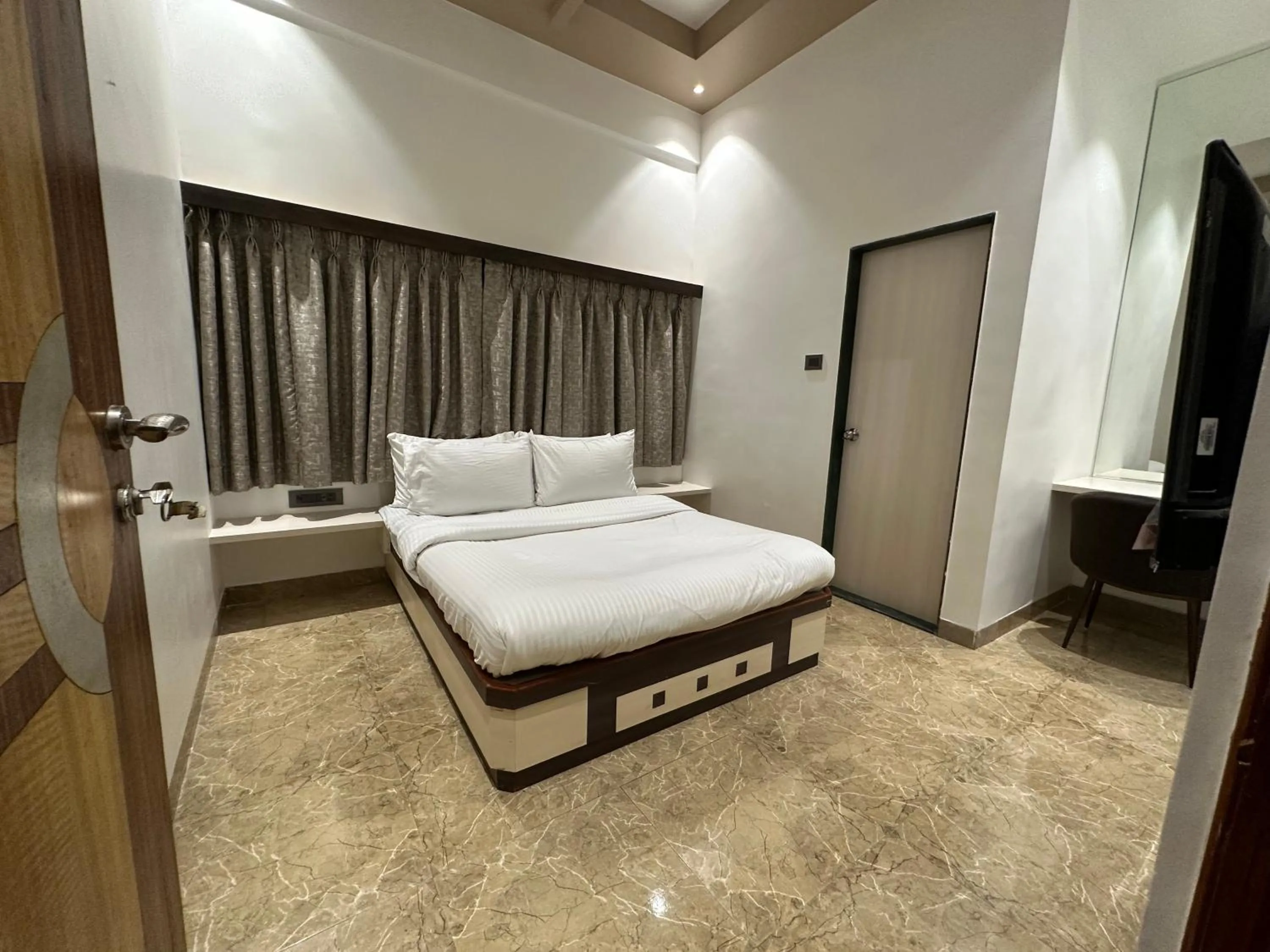 Bed in TAKHT- Executive Suites and Rooms