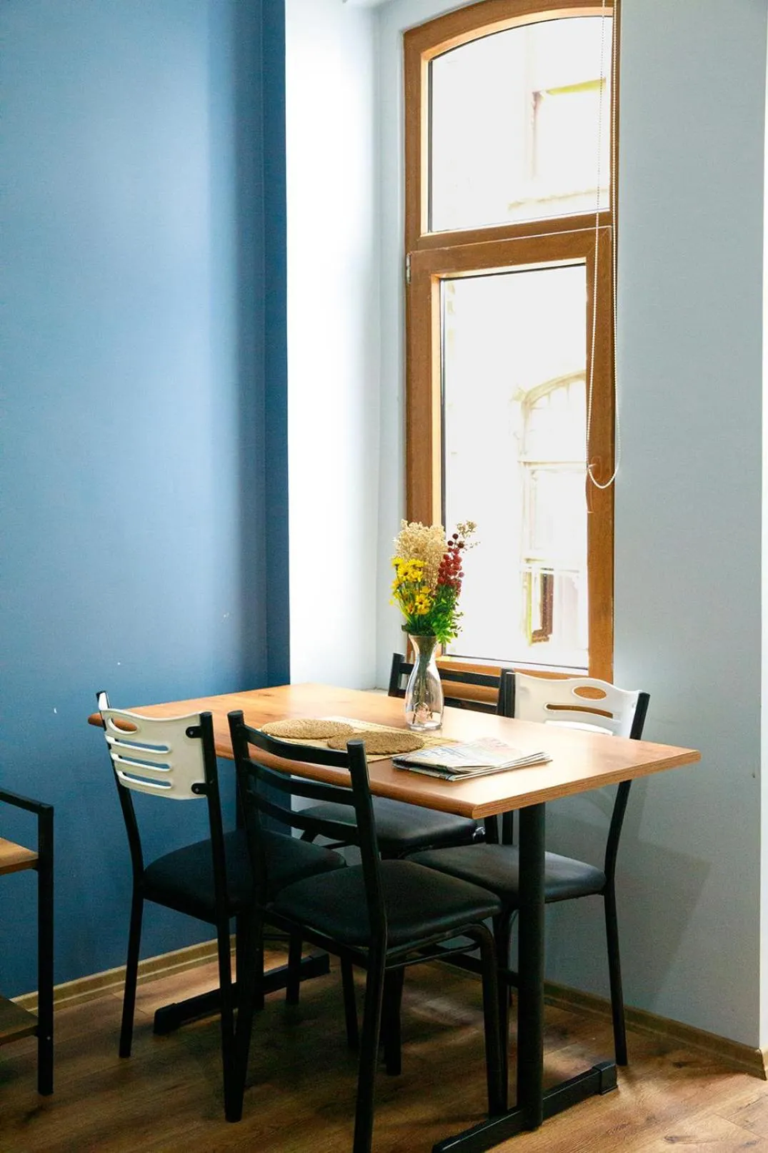 Seating area in Beans House Suite 8-26