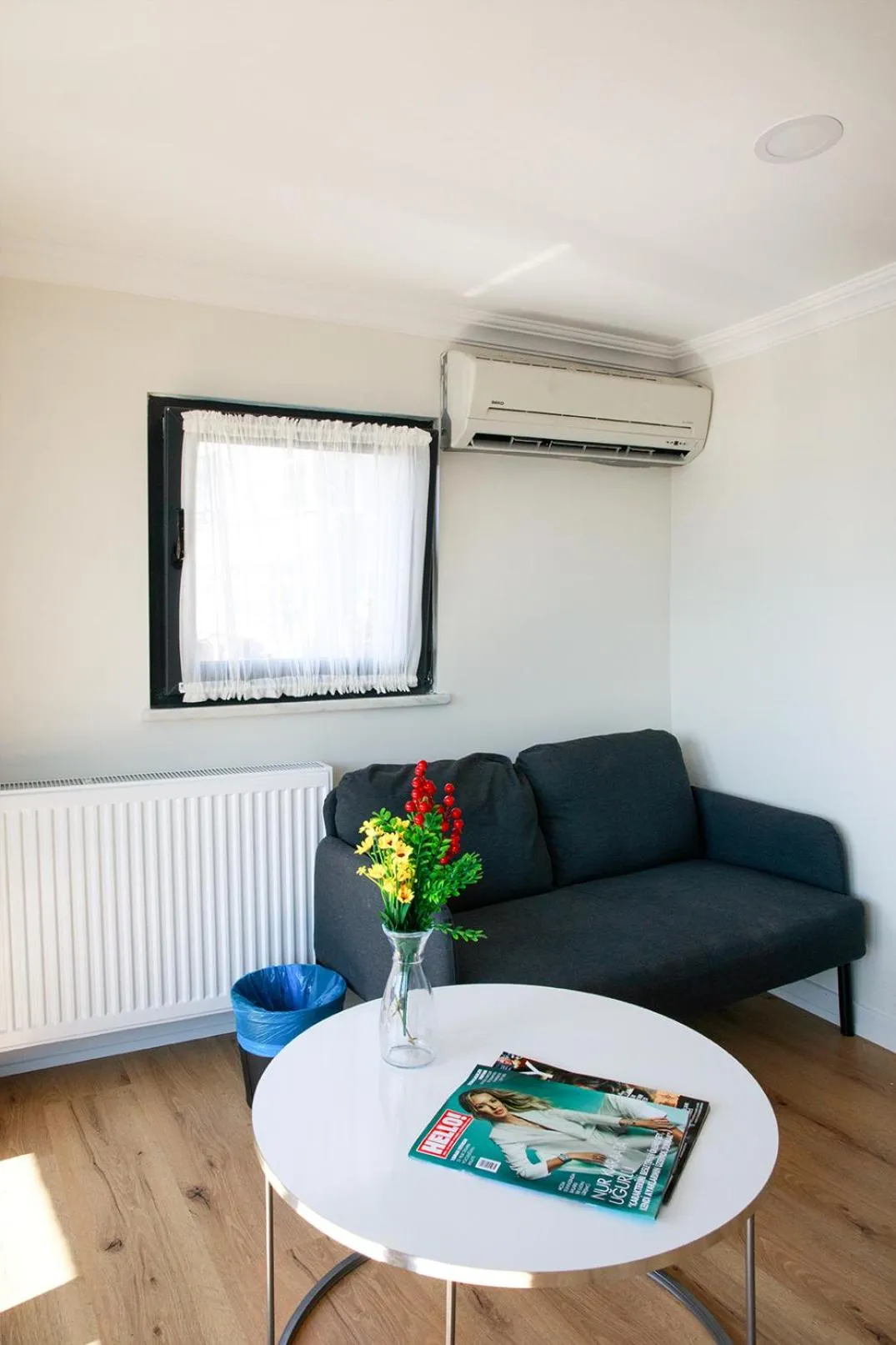 Seating area in Beans House Suite 8-26