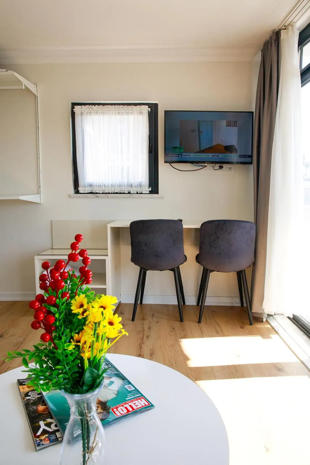 TV and multimedia in Beans House Suite 8-26