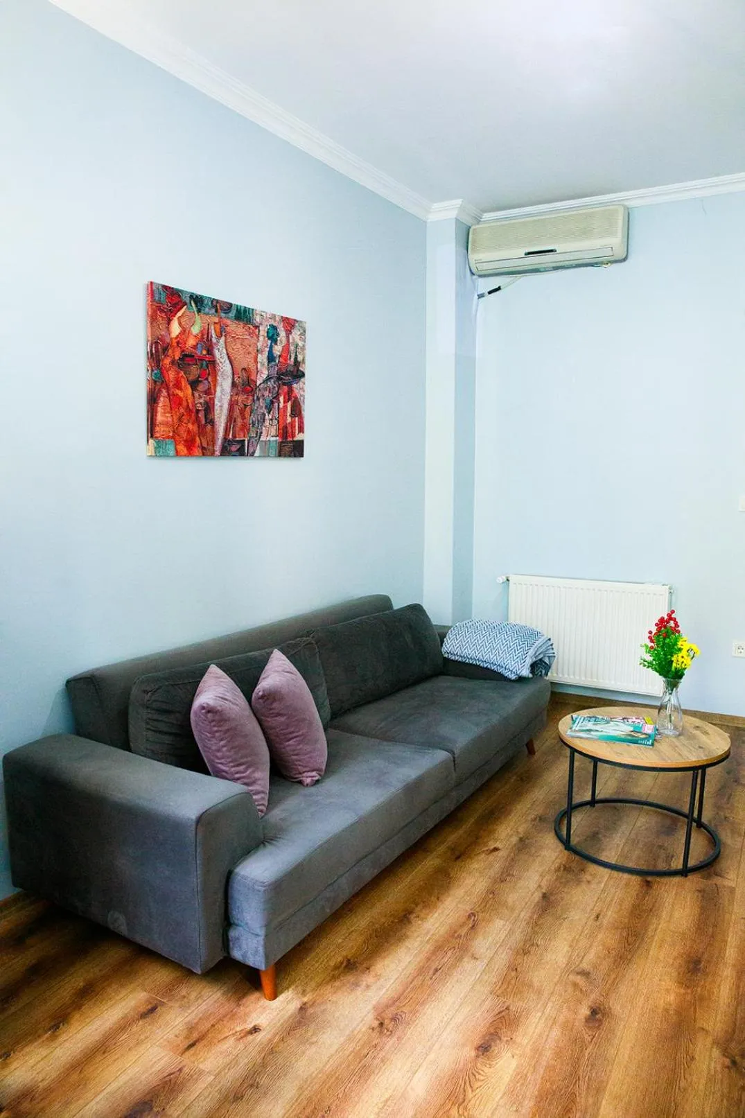 Living room in Beans House Suite 8-26