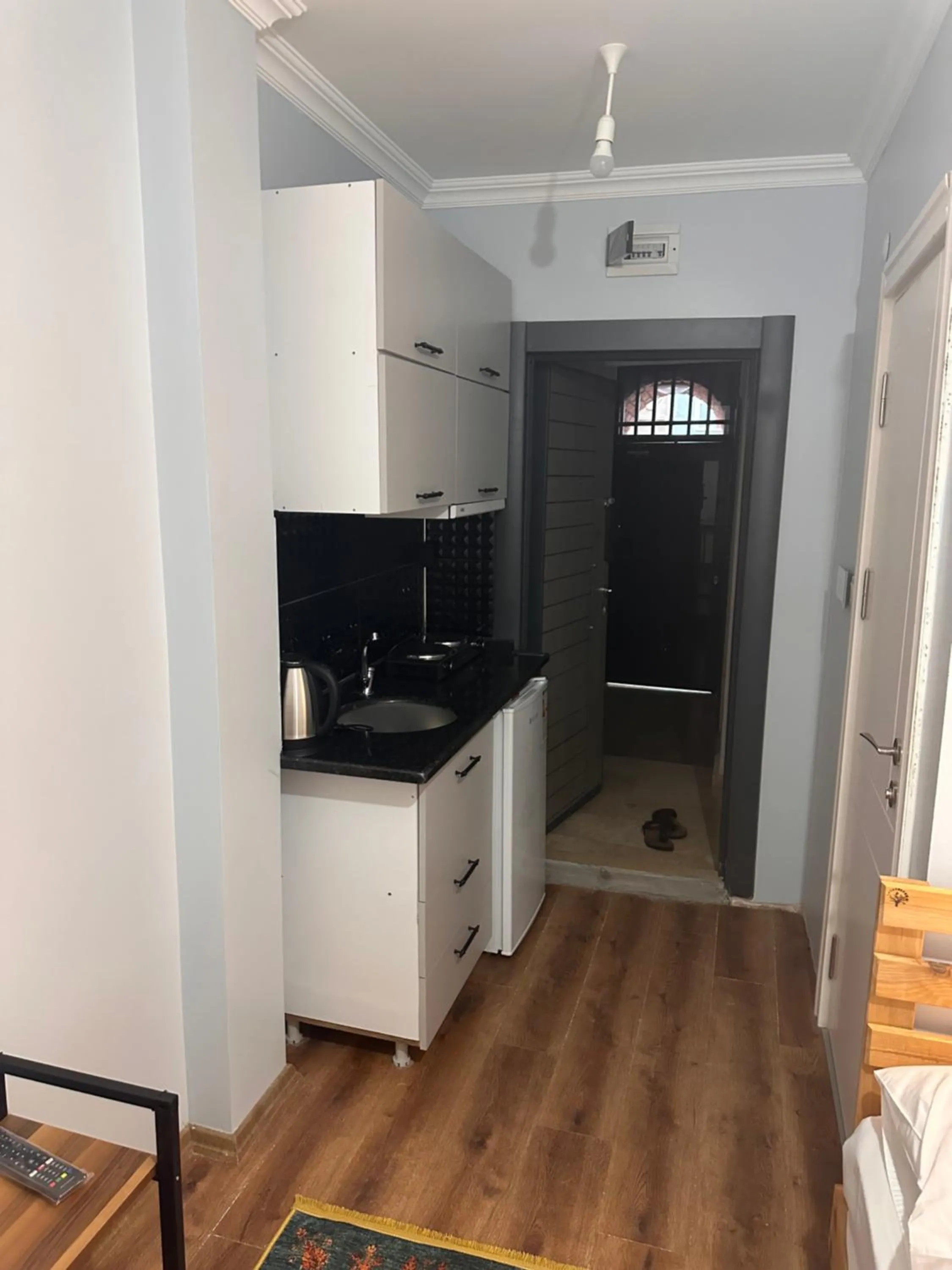 TV and multimedia in Beans House Suite 8-26