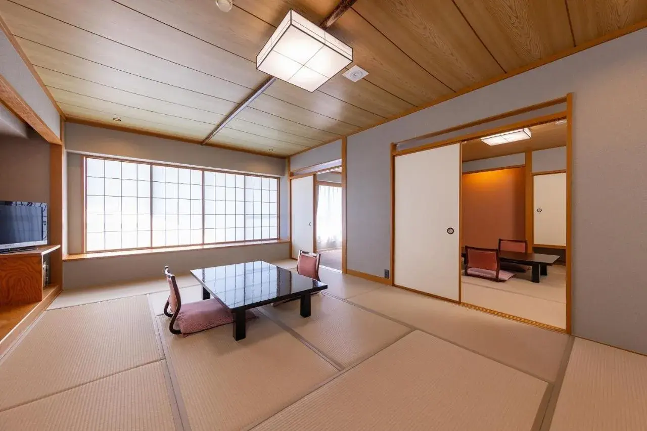 Photo of the whole room in Higaki Hotel Photo of the whole room in Higaki Hotel