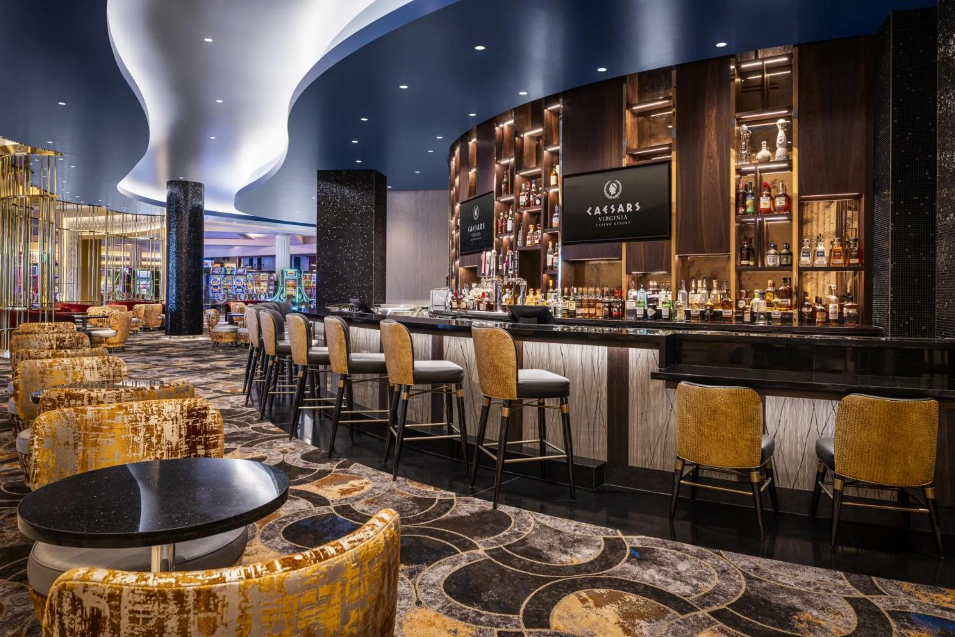 Lounge or bar in Caesars Virginia, A Caesars Destination