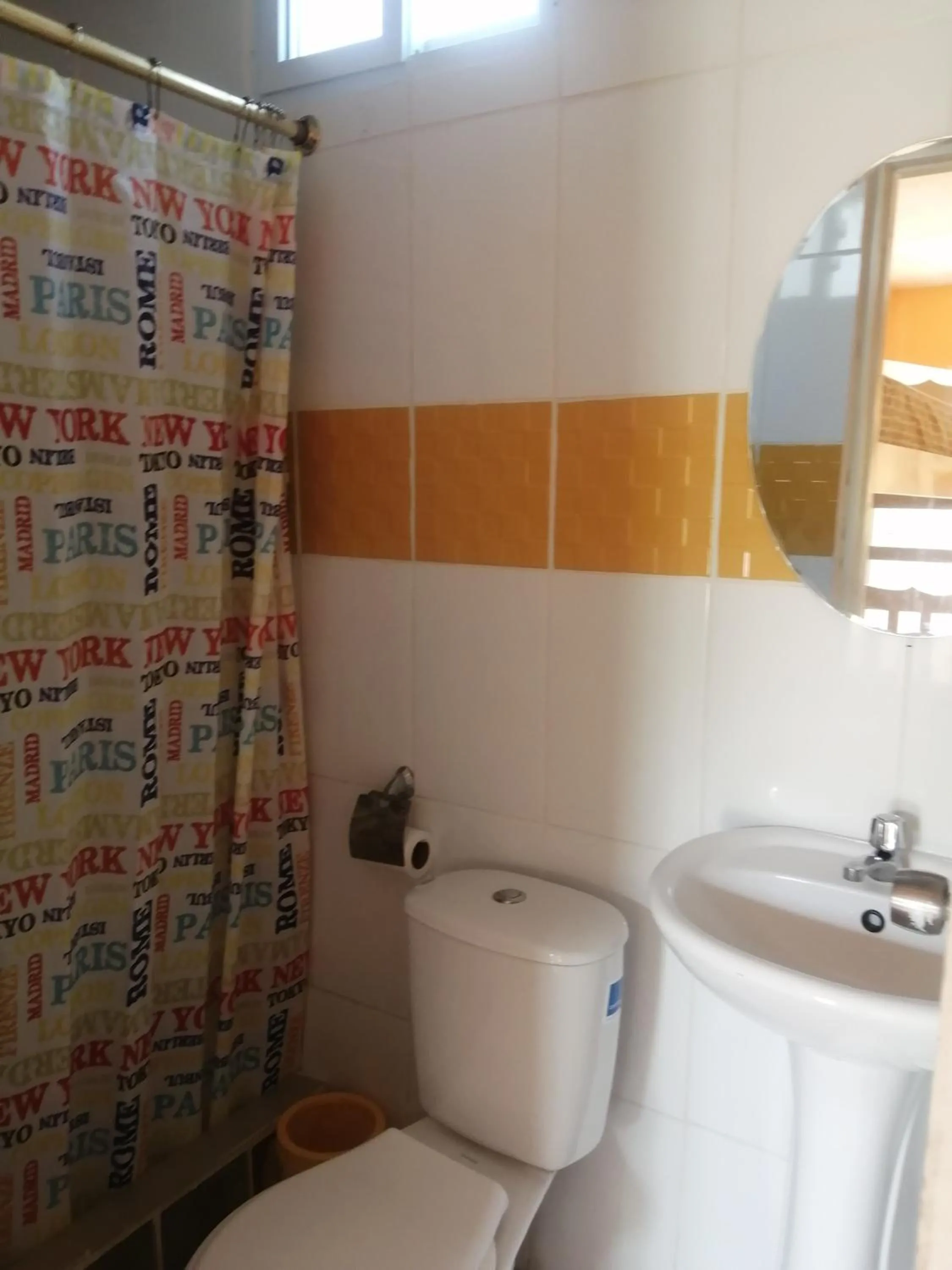 Shower in Cabañas Sherlley
