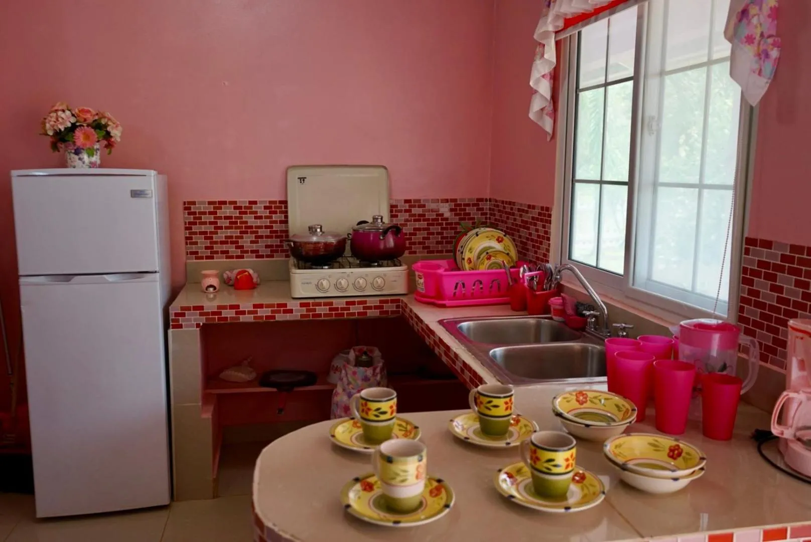 Kitchen or kitchenette in Cabañas Sherlley