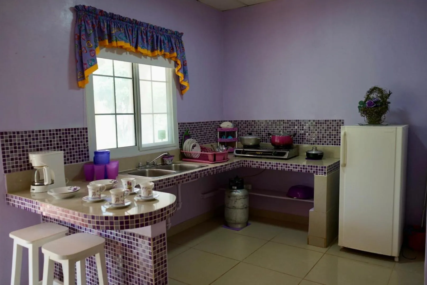 Kitchen or kitchenette in Cabañas Sherlley