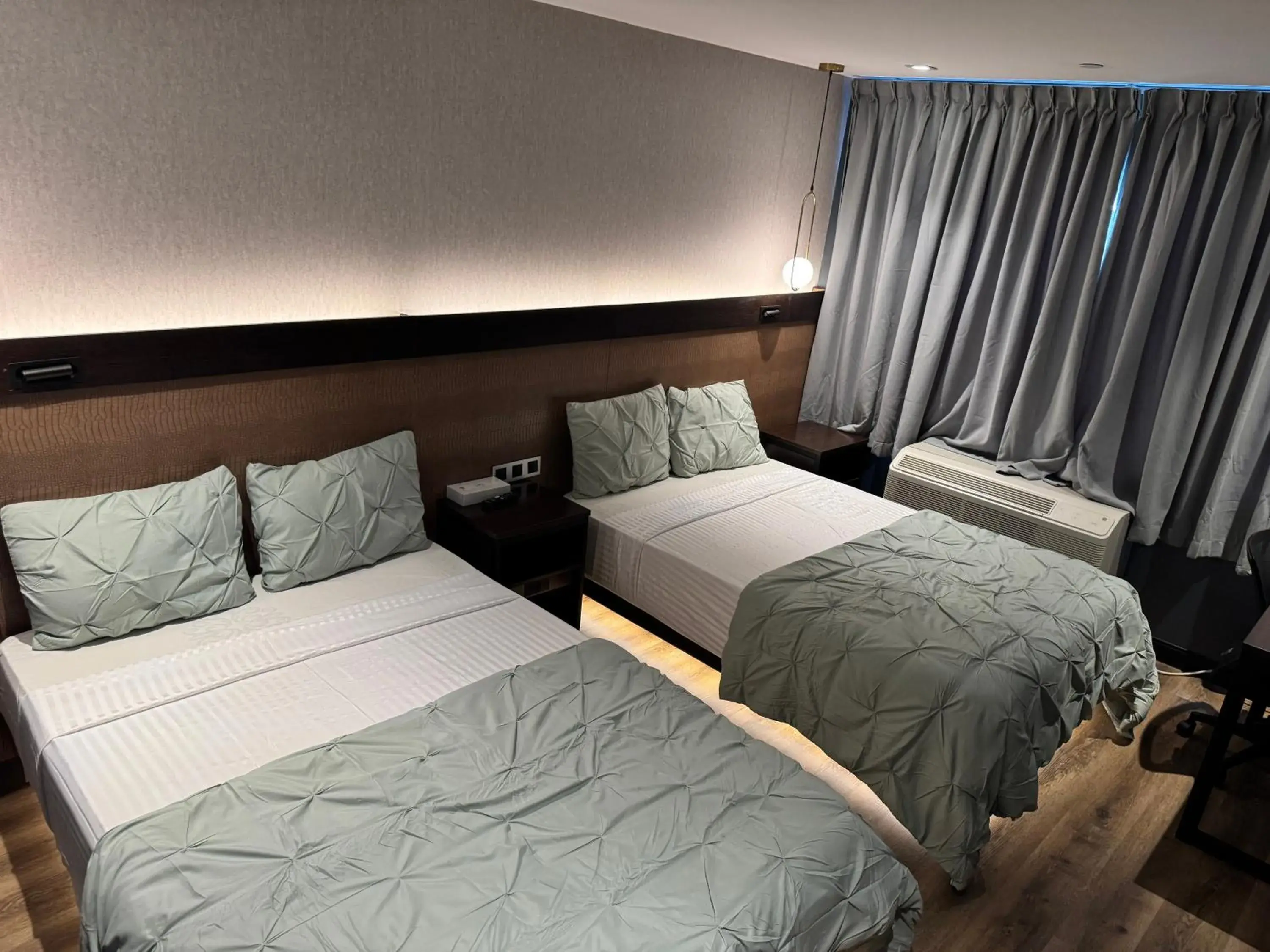 Bedroom, Bed in Hotel Mirage Brooklyn Bedroom, Bed in Hotel Mirage Brooklyn