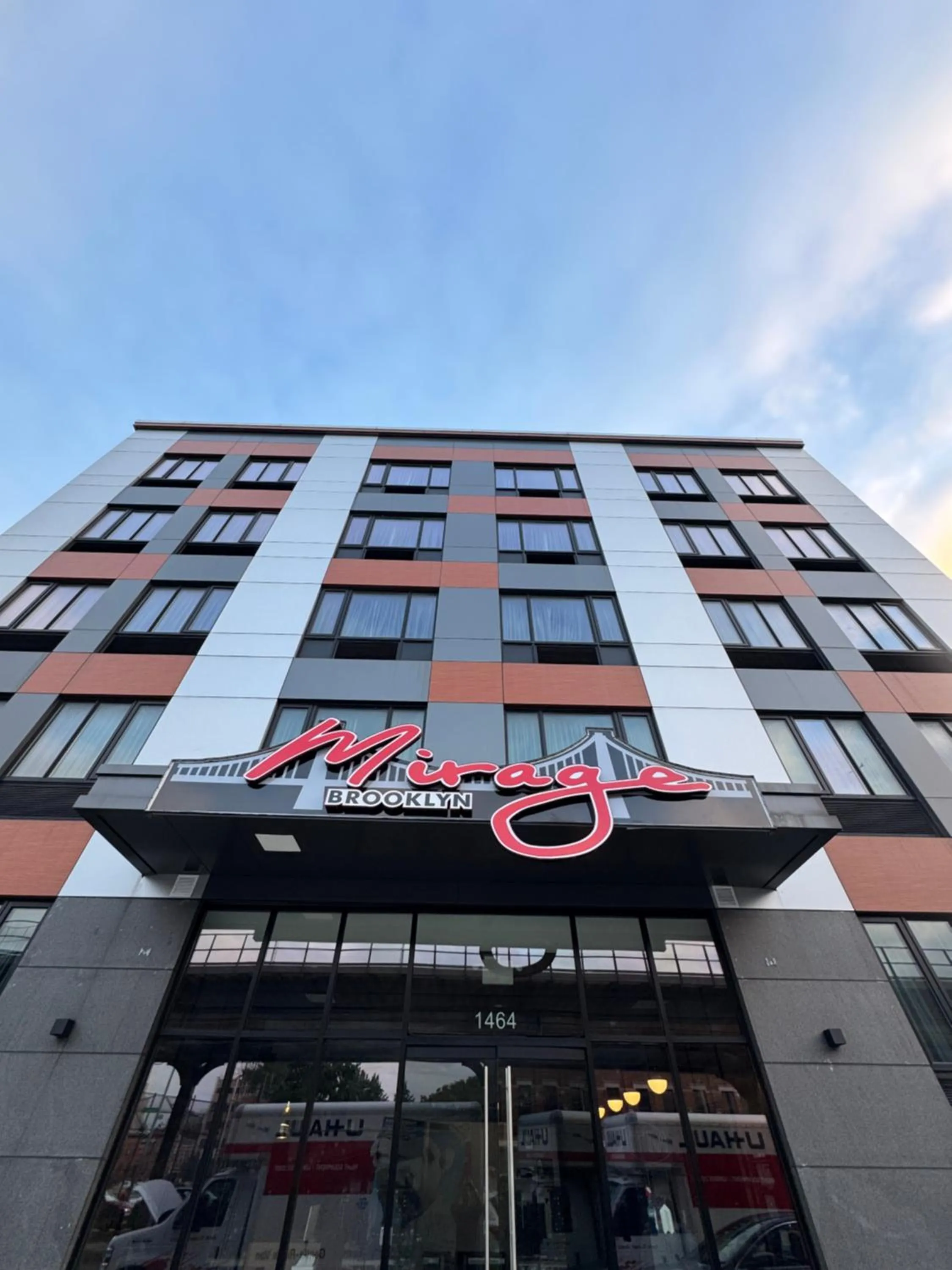 Property building in Hotel Mirage Brooklyn