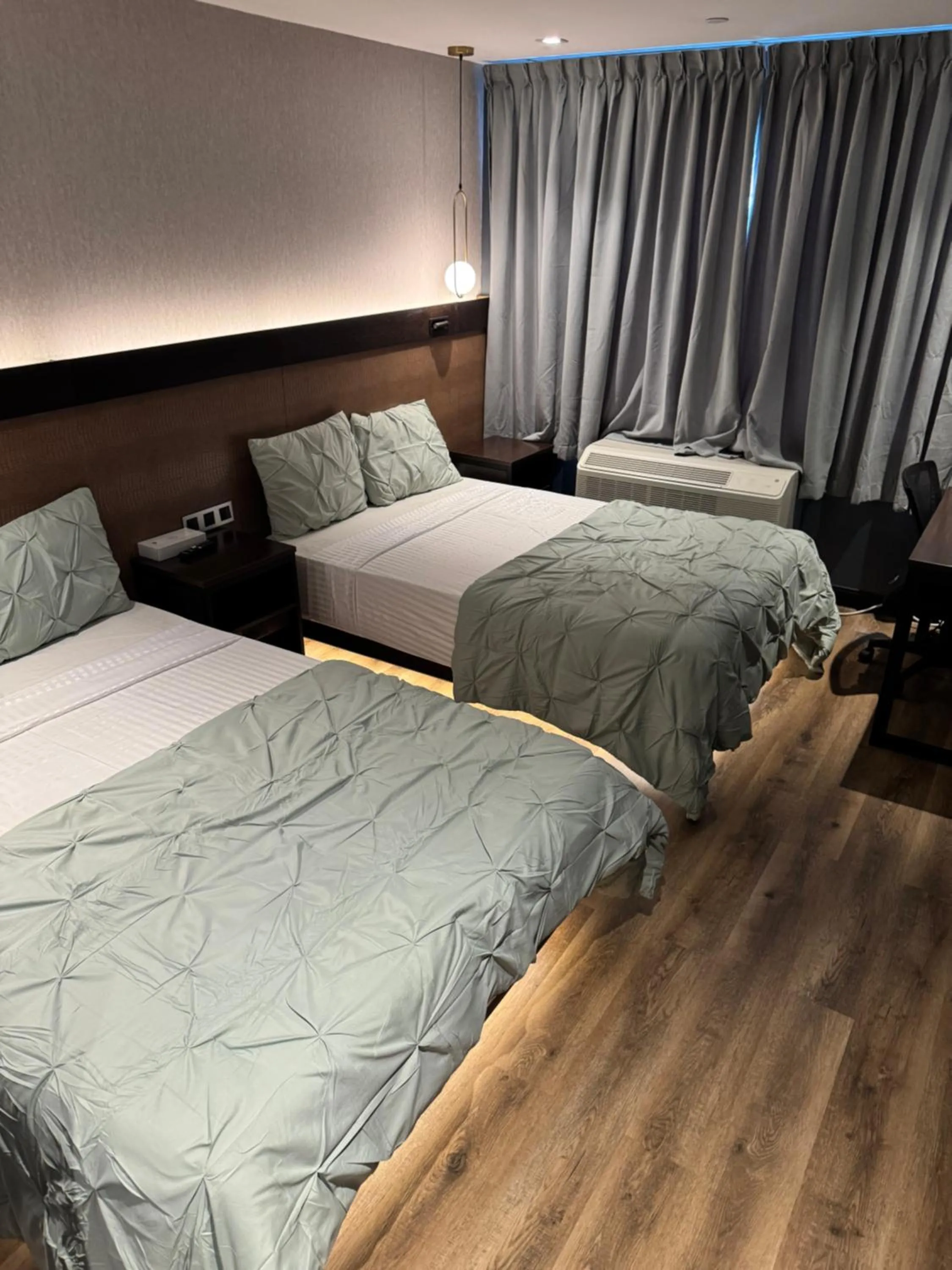 Bed in Hotel Mirage Brooklyn