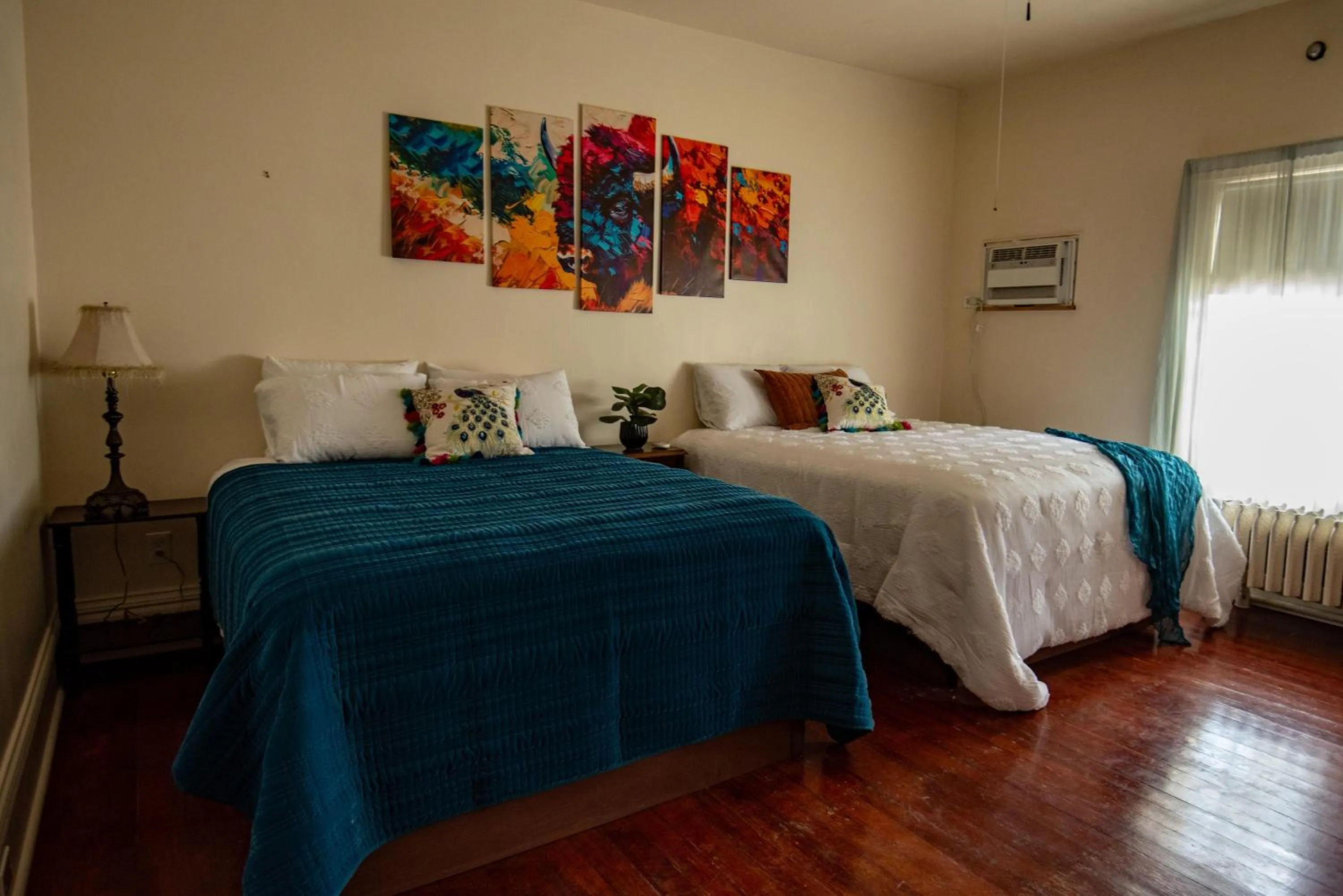 Double Room with Private Bathroom in The Boho Buffalo Inn