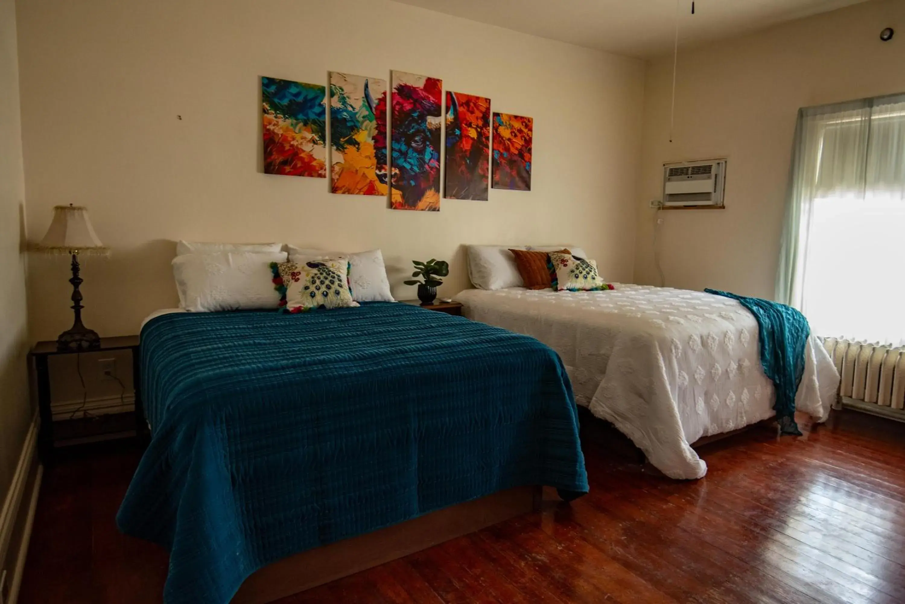 Double Room with Private Bathroom in The Boho Buffalo Inn Double Room with Private Bathroom in The Boho Buffalo Inn