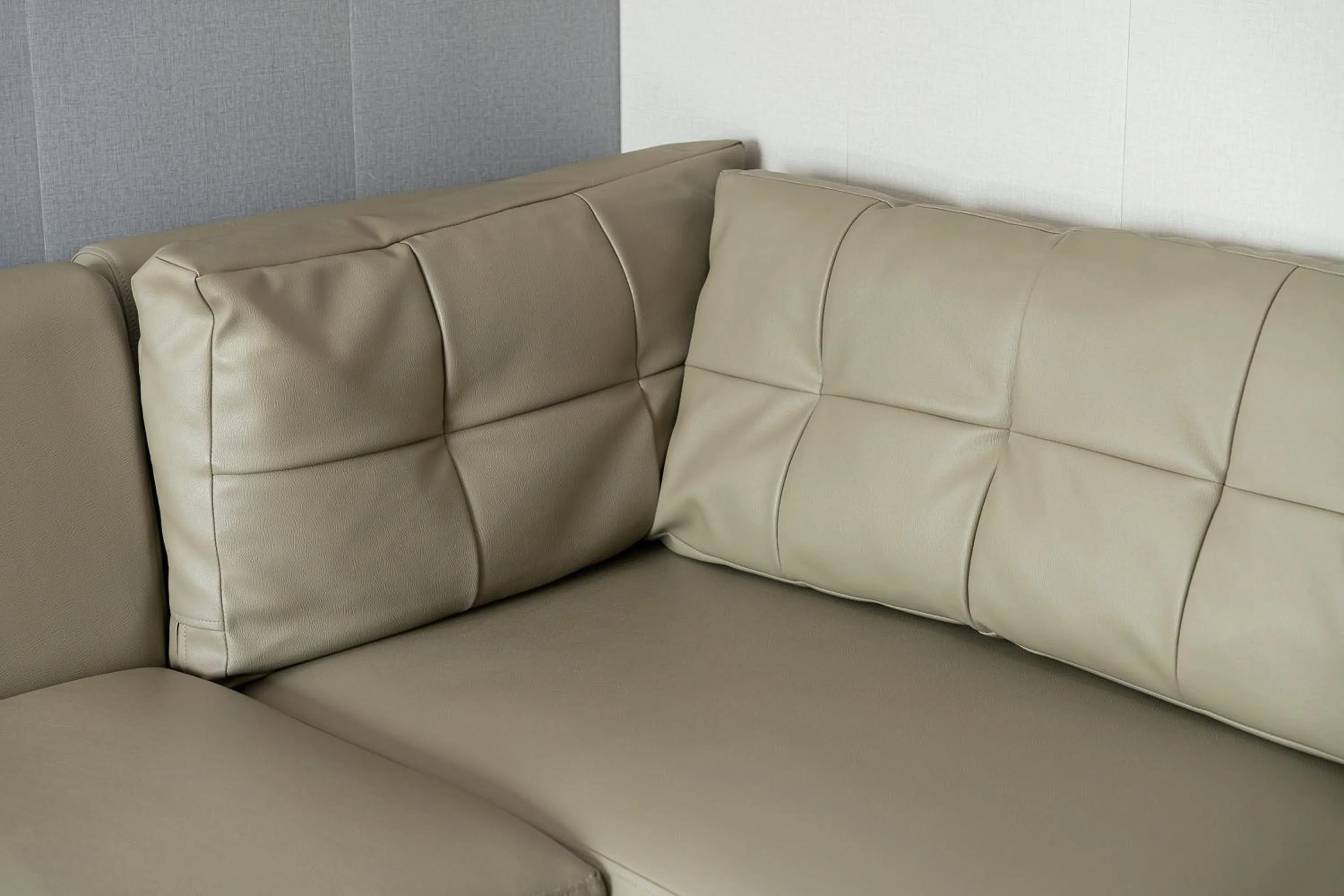 Seating area in TJ 4711 Residence