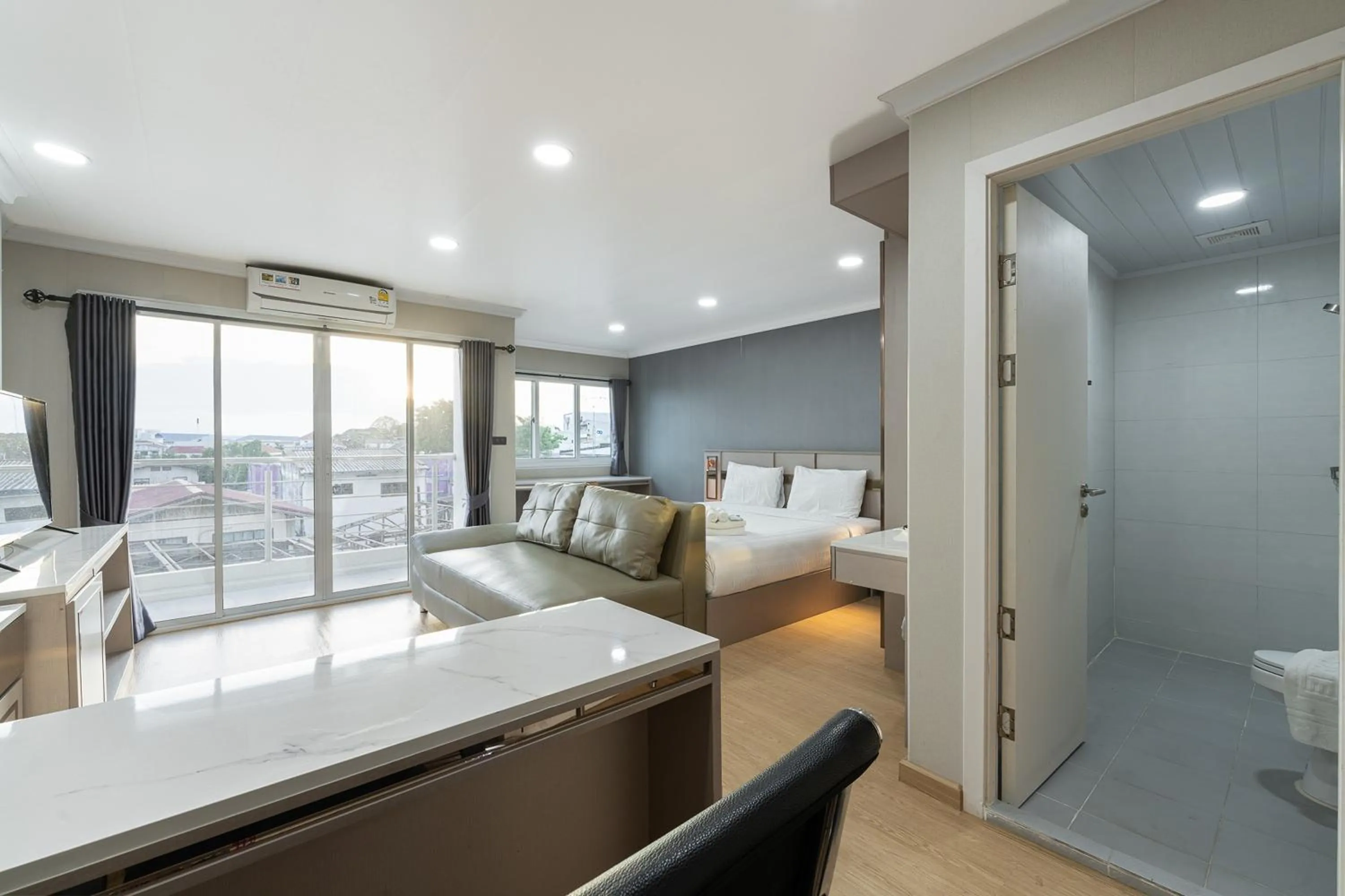 Seating area, Bed in TJ 4711 Residence