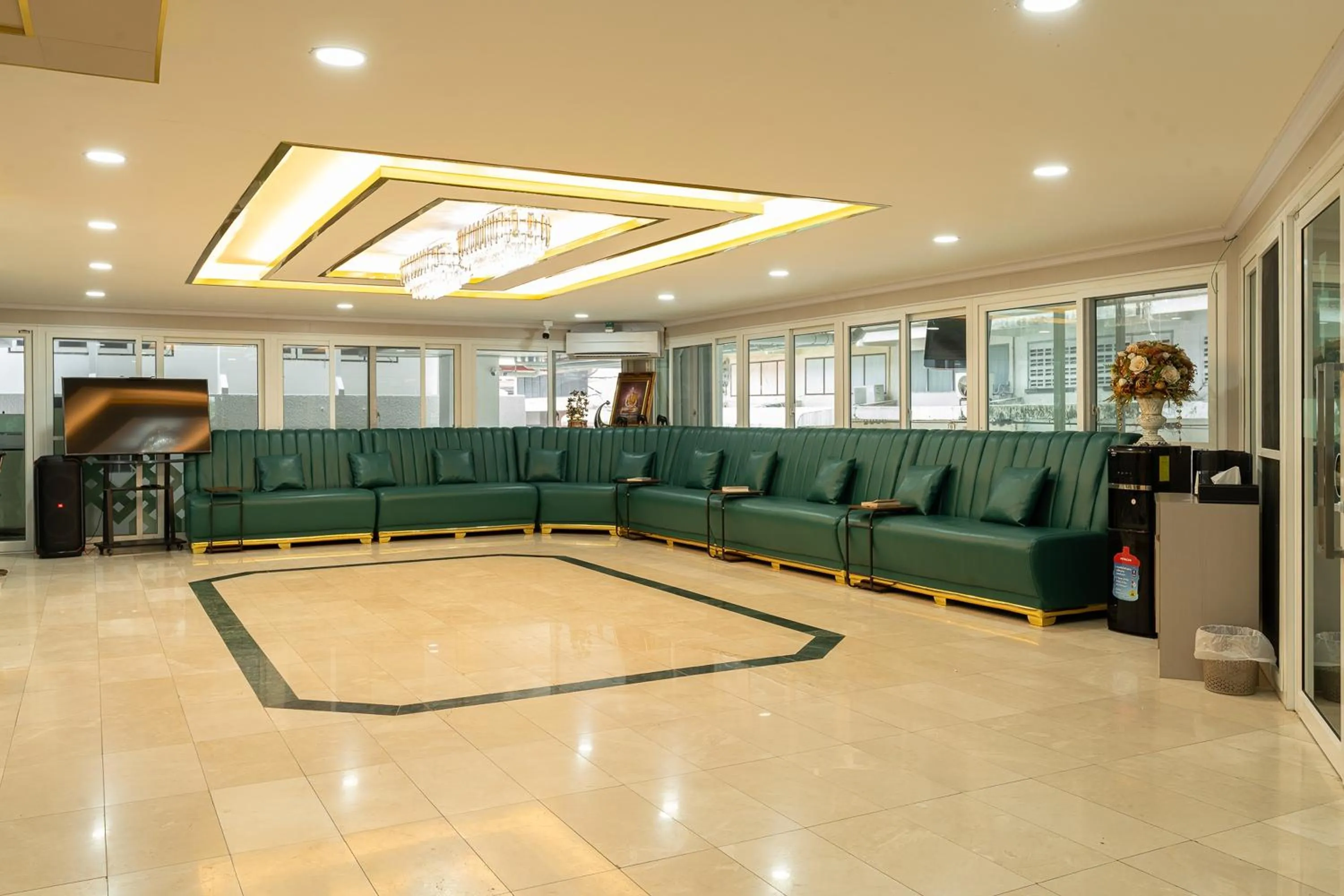 Seating area in TJ 4711 Residence