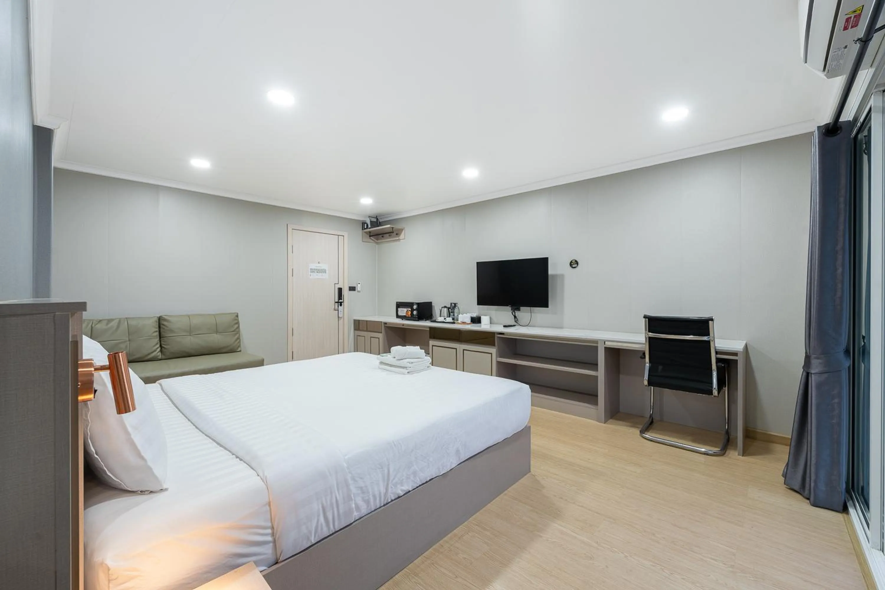 Bedroom, Bed in TJ 4711 Residence