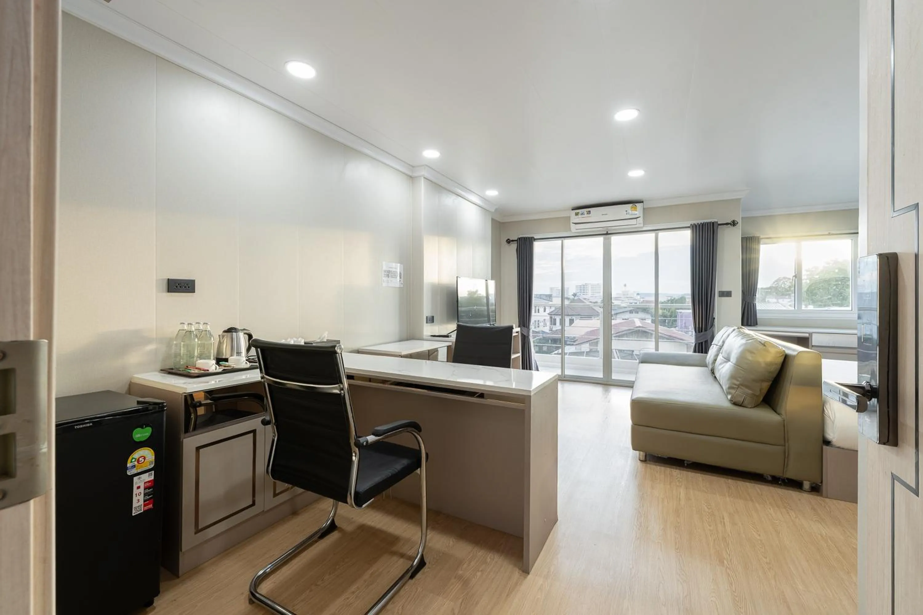 Seating area in TJ 4711 Residence