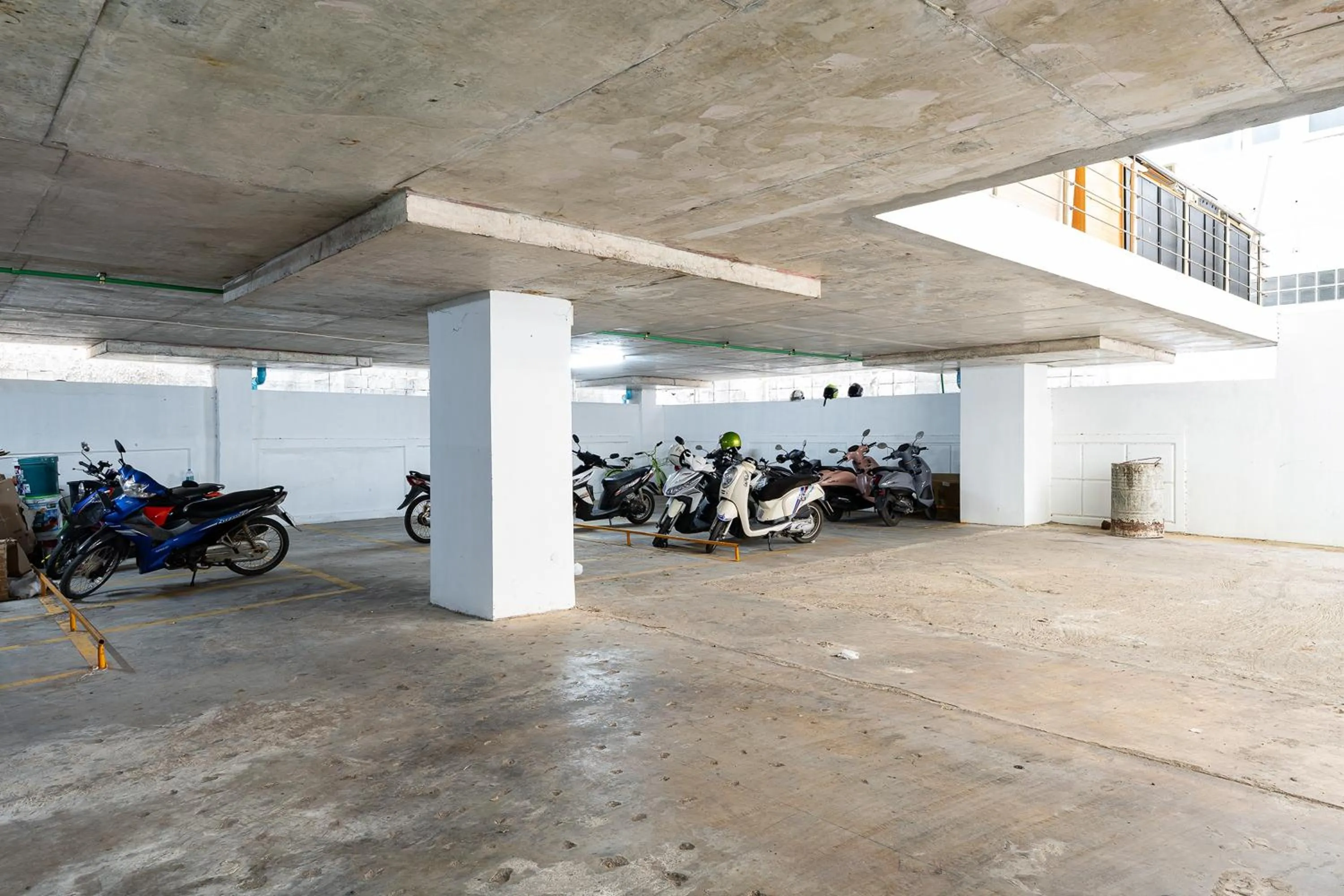 Parking in TJ 4711 Residence