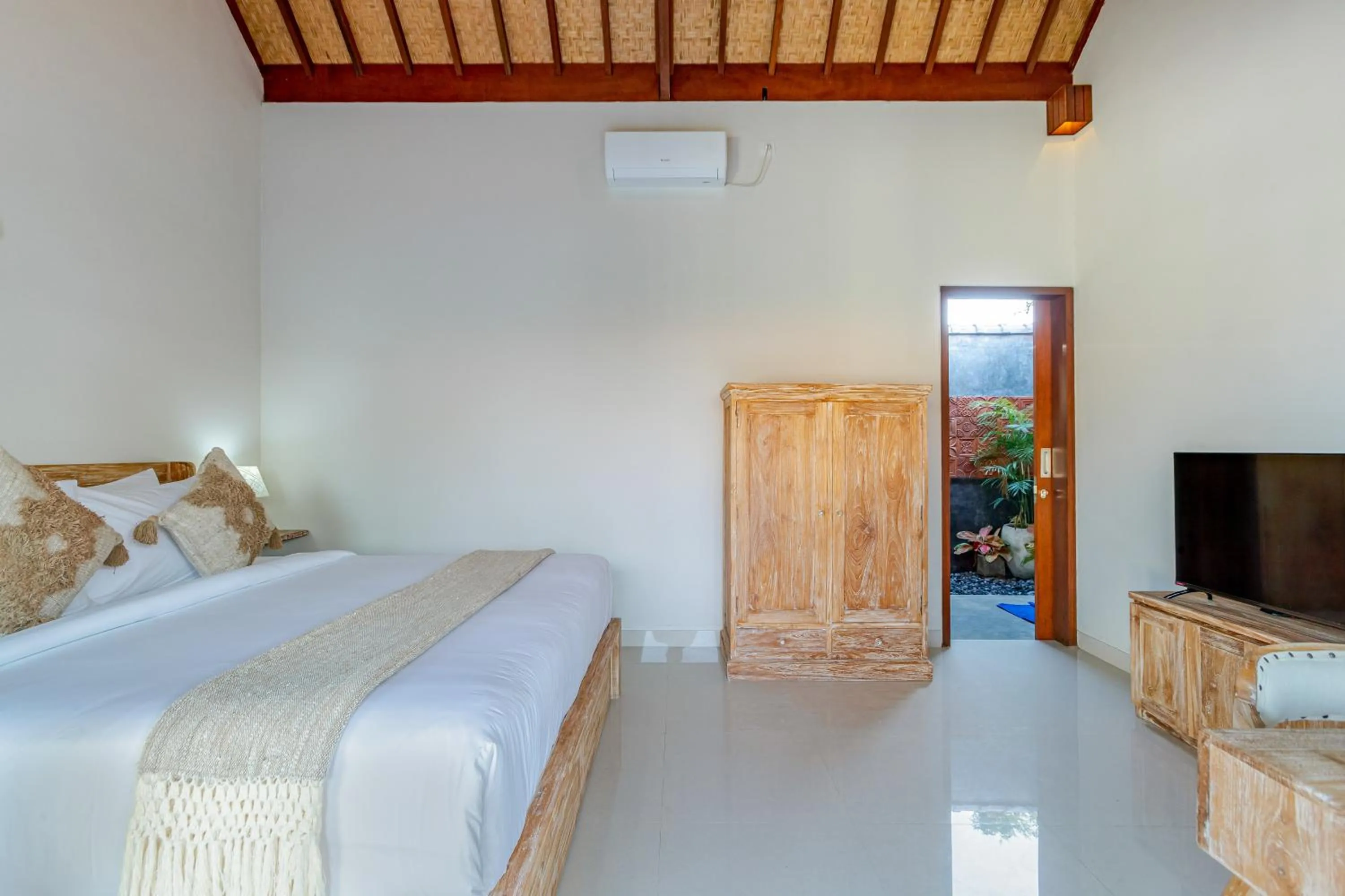 Bedroom, Bed in The Lavana Roemah Juwet Nyanyi Beach