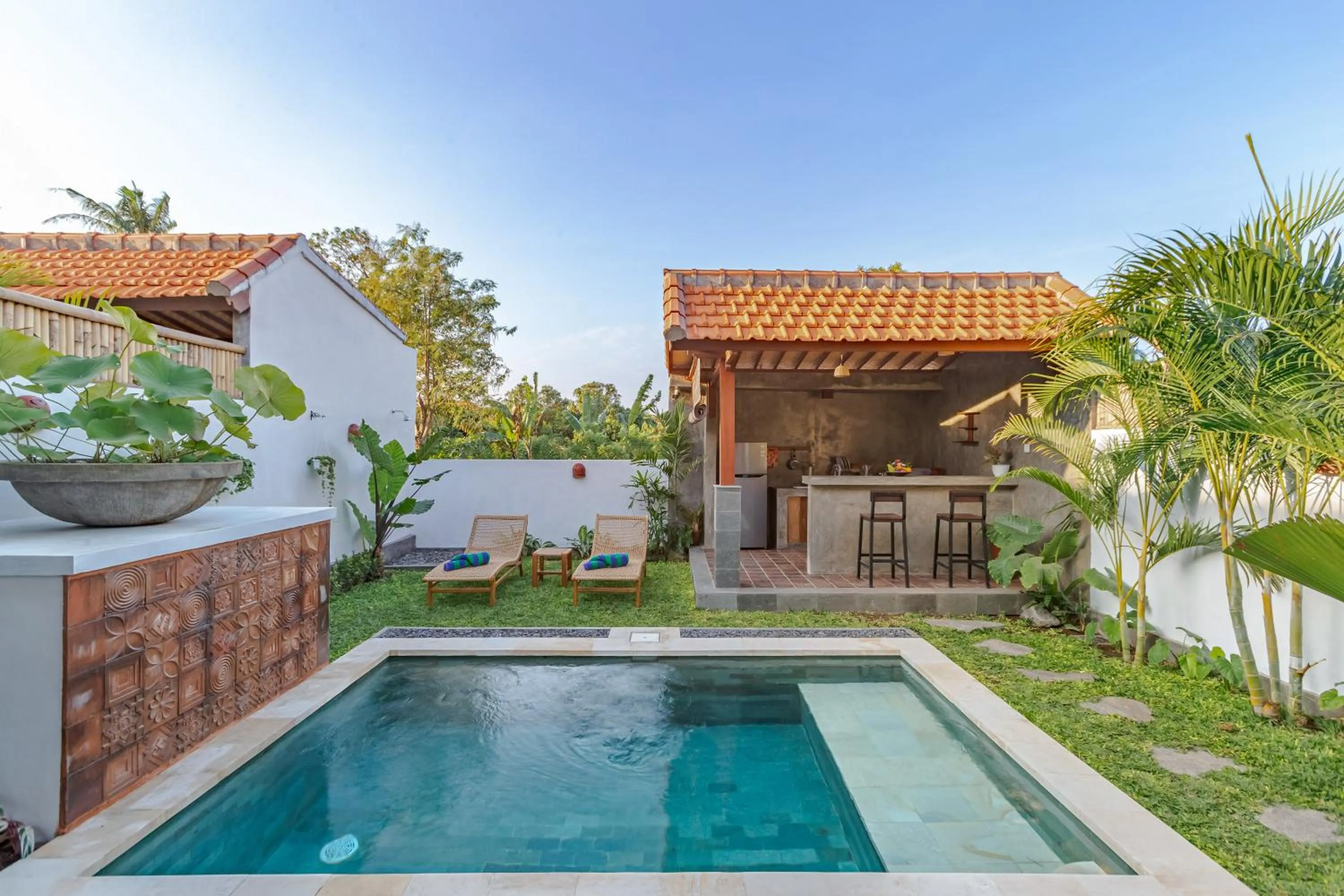 Swimming pool in The Lavana Roemah Juwet Nyanyi Beach