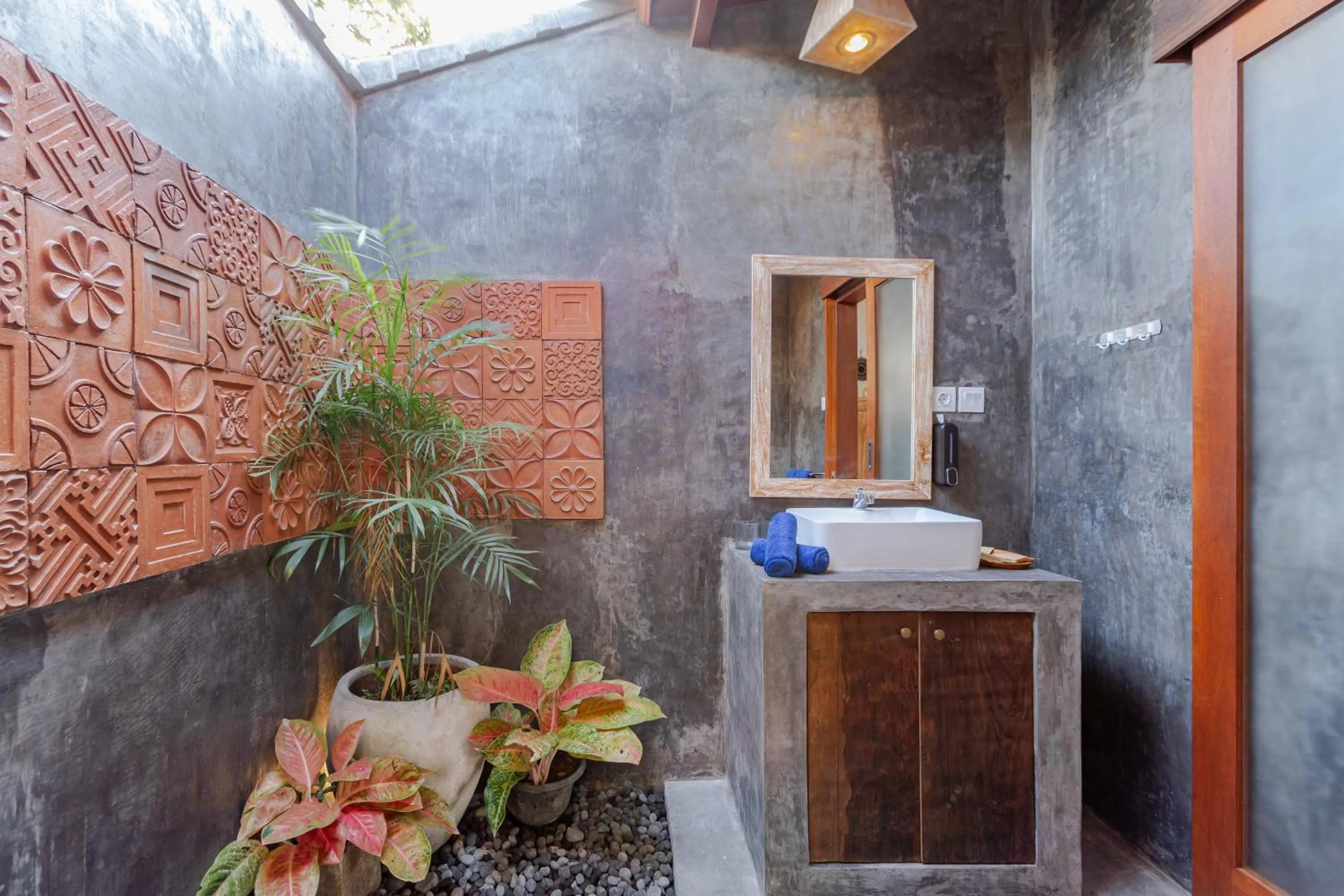 Bathroom in The Lavana Roemah Juwet Nyanyi Beach