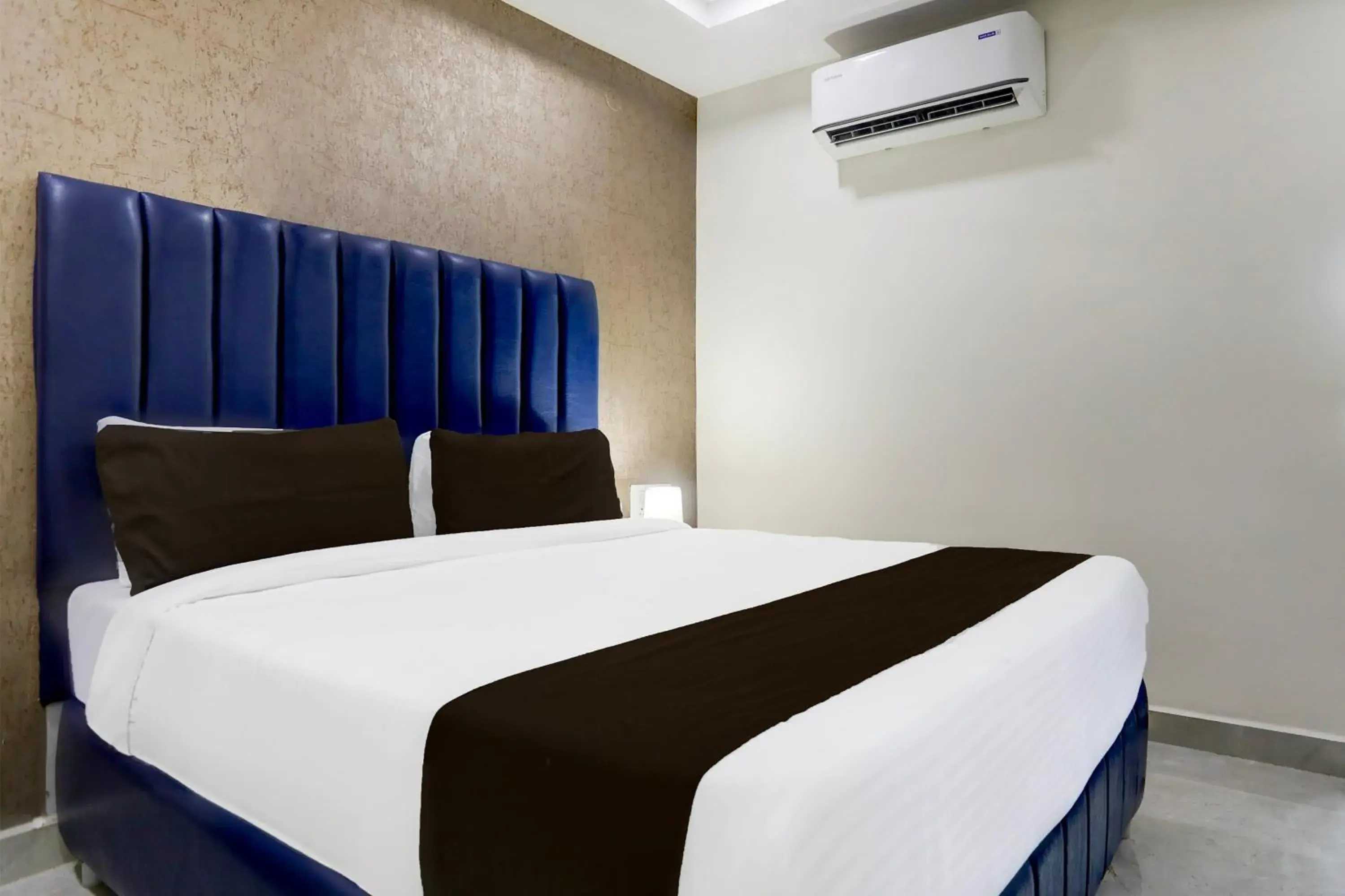 Bedroom, Bed in Super Townhouse Khammam Formerly Bluemoon Bedroom, Bed in Super Townhouse Khammam Formerly Bluemoon