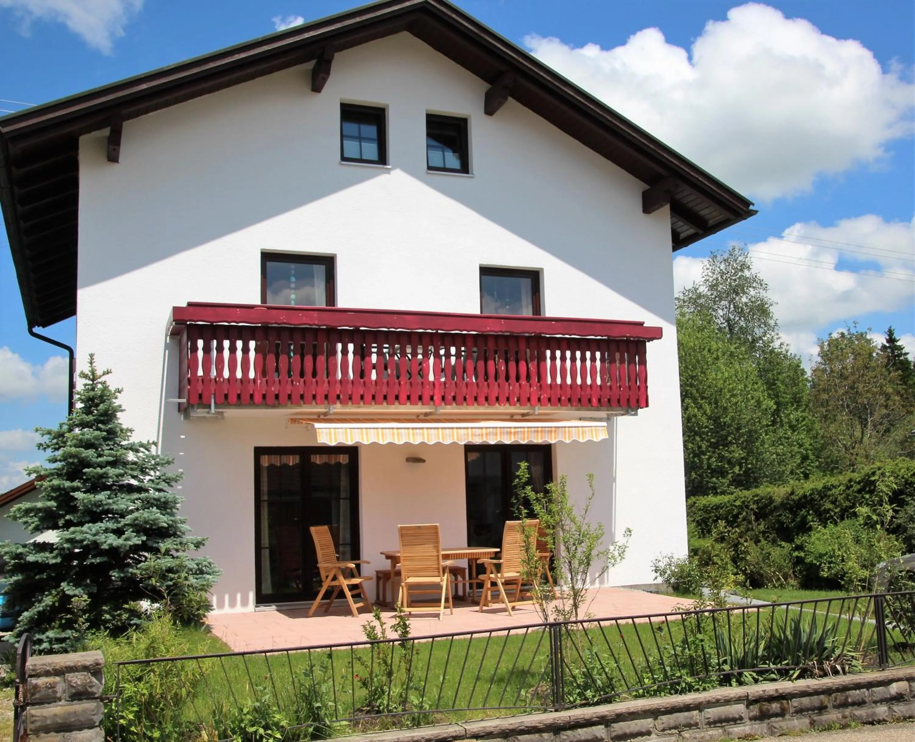 Two-Bedroom Deluxe Apartment with Garden View in Villa Hilde