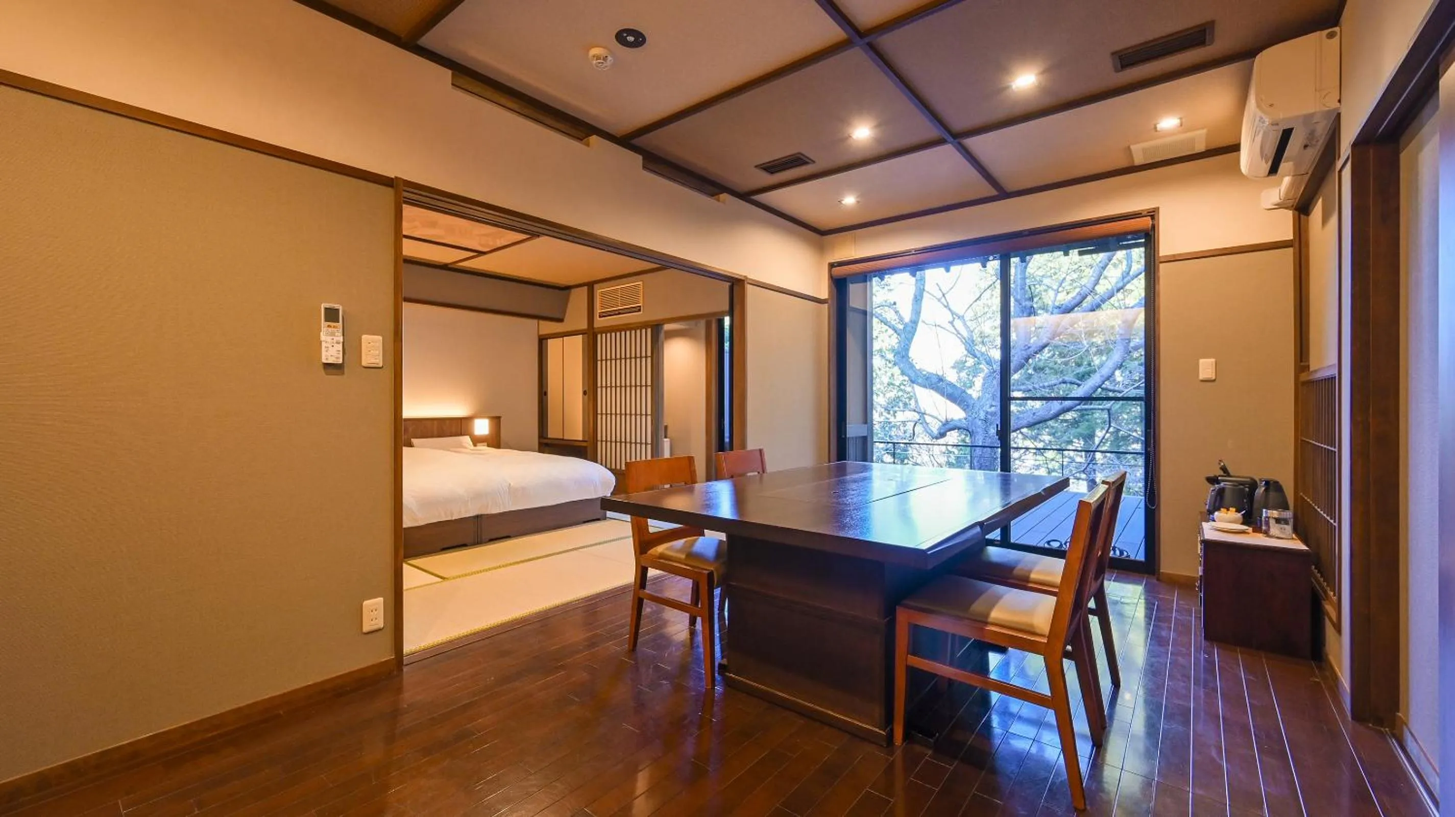 Photo of the whole room, Bed in Kaze no Tani no Iori