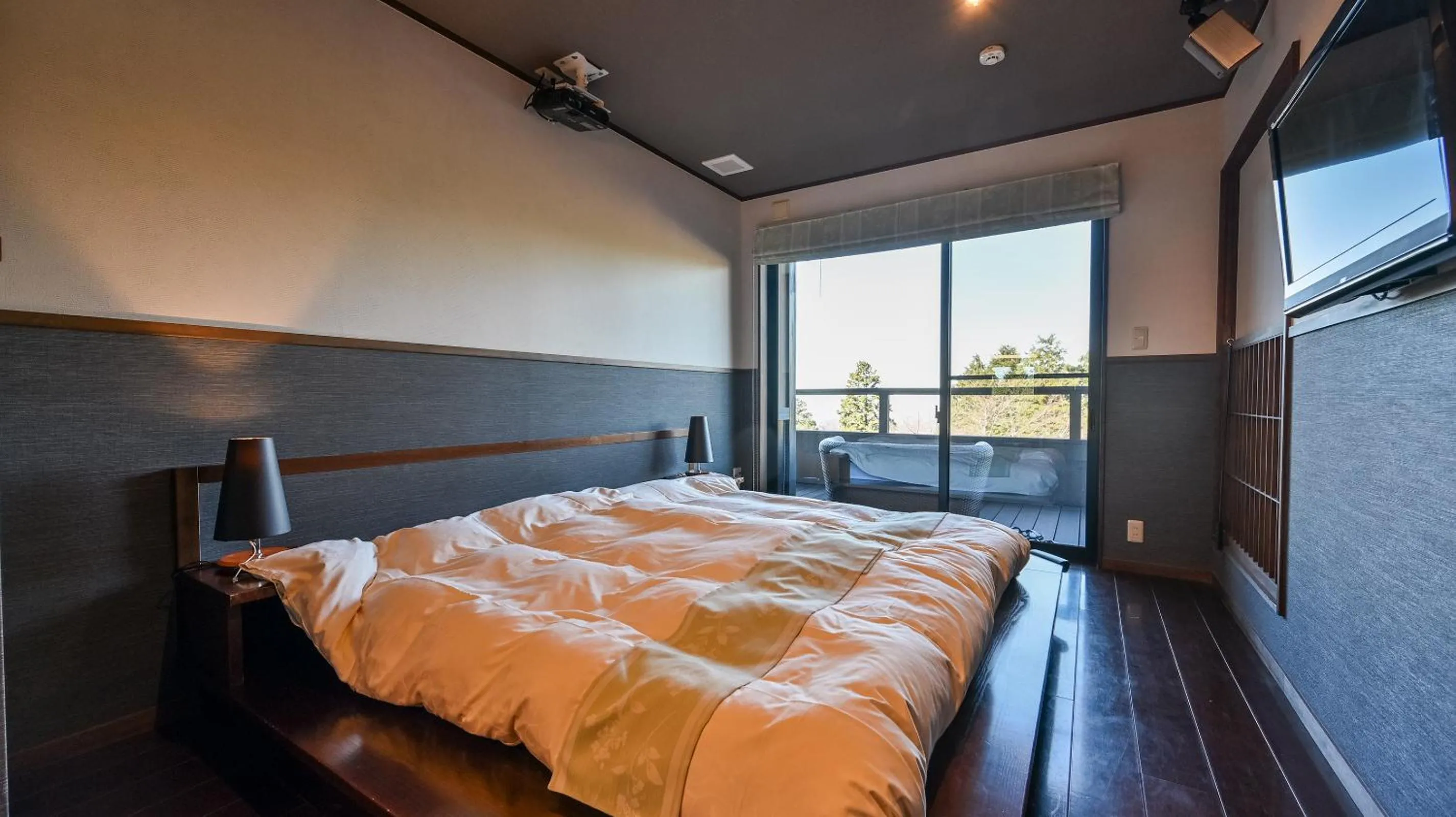Photo of the whole room, Bed in Kaze no Tani no Iori