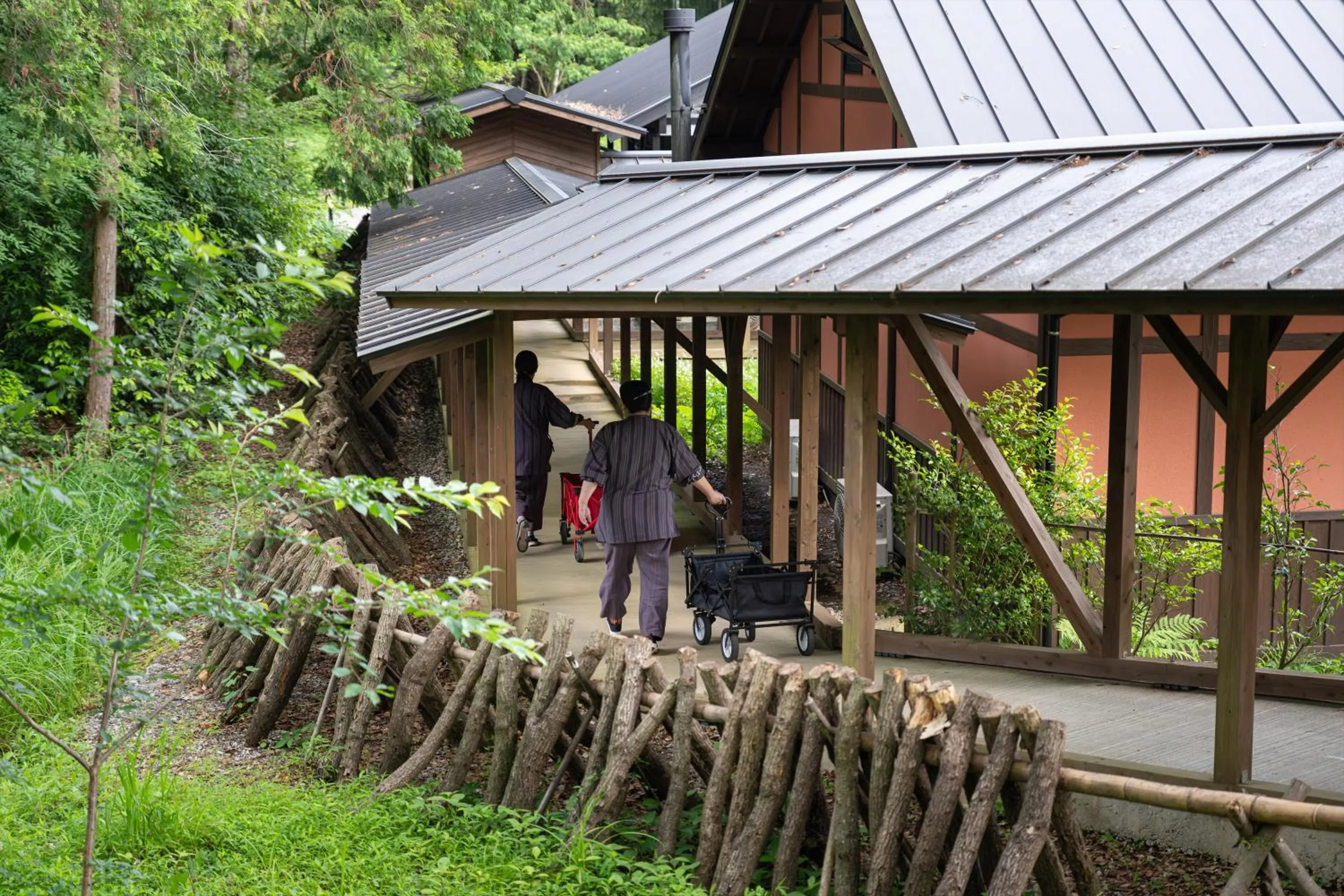Area and facilities in Tsuwabuki no Hana