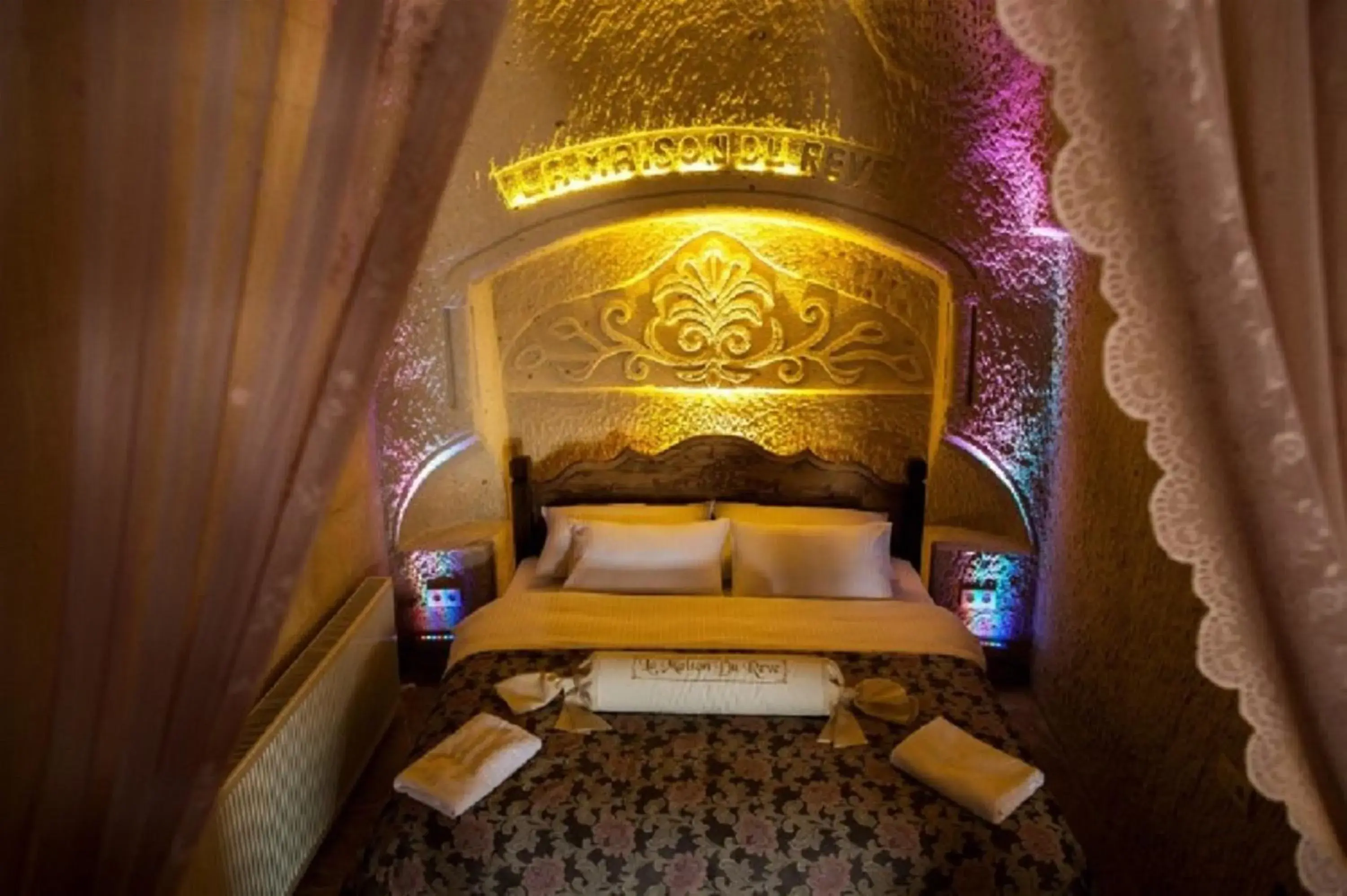 Decorative detail, Bed in My Cave La Maison Du Reve Decorative detail, Bed in My Cave La Maison Du Reve