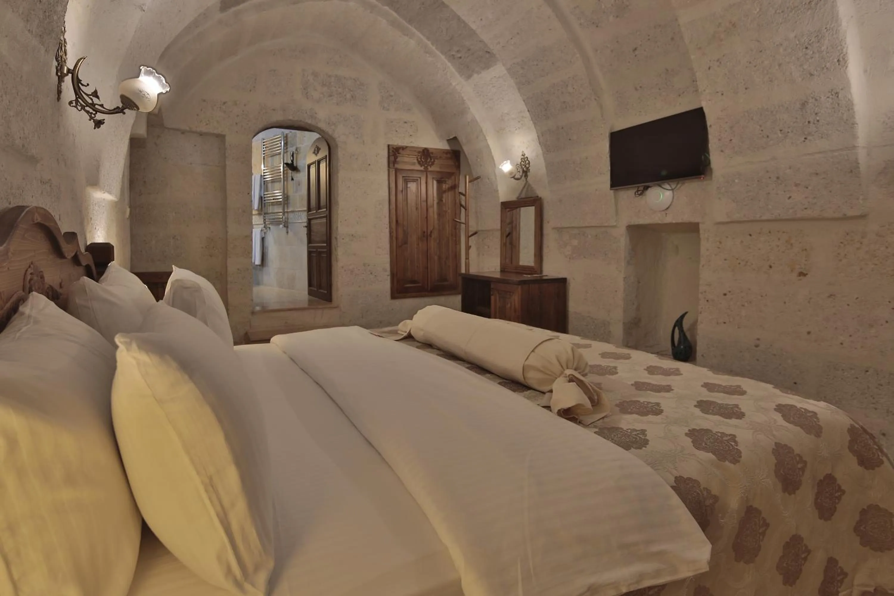 Other, Bed in My Cave La Maison Du Reve