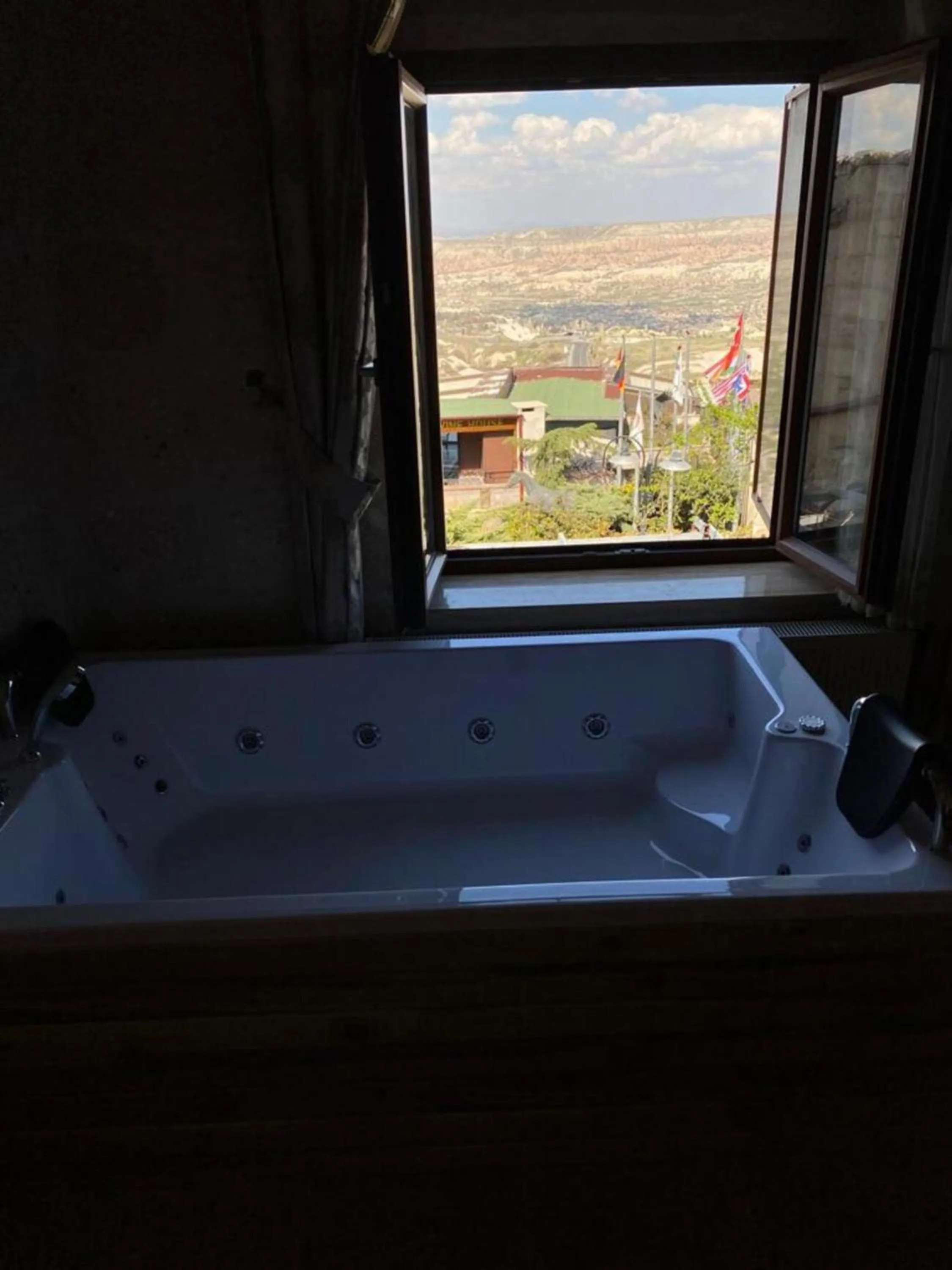 Hot Tub in My Cave La Maison Du Reve