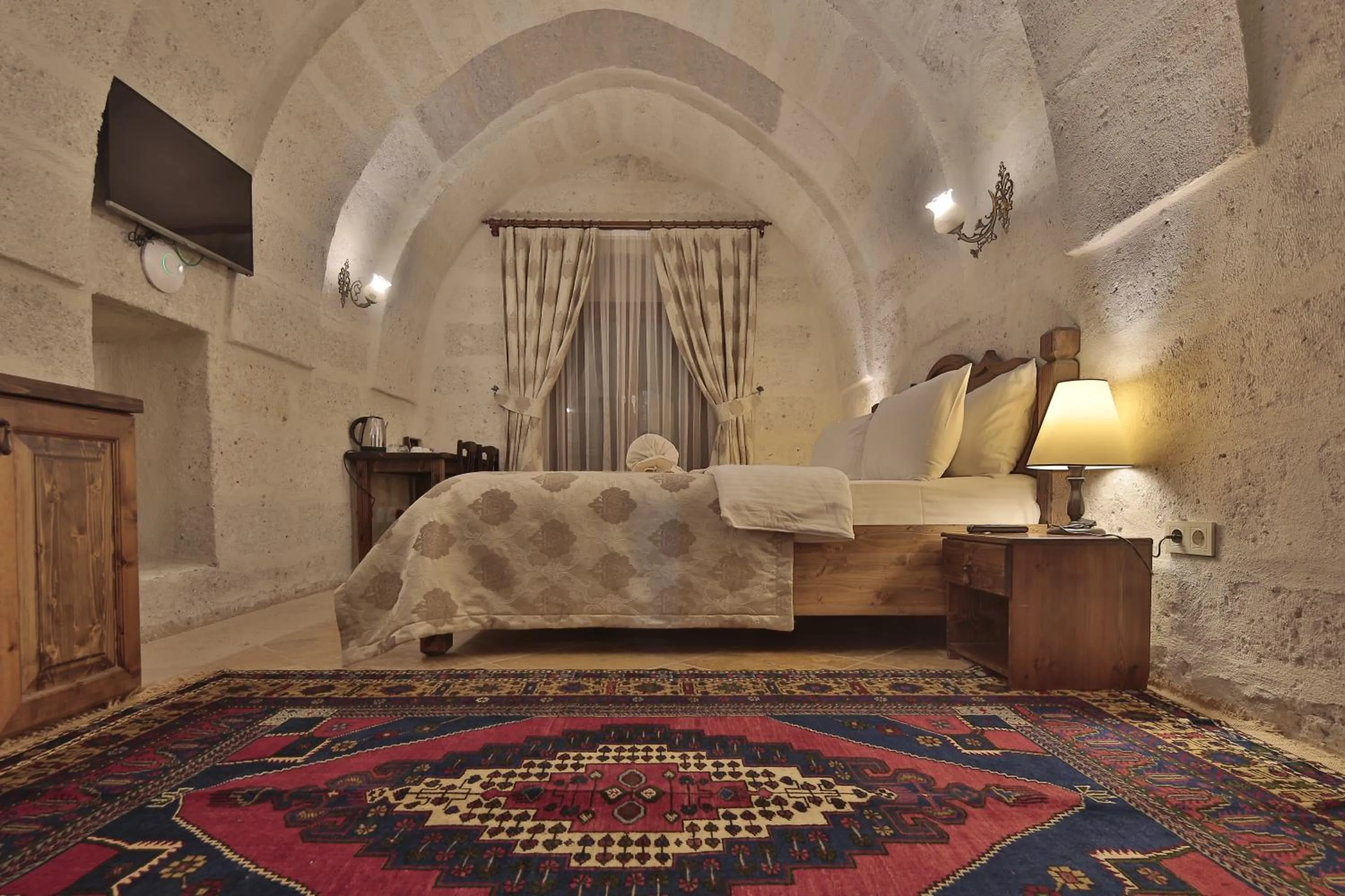 Night in My Cave La Maison Du Reve