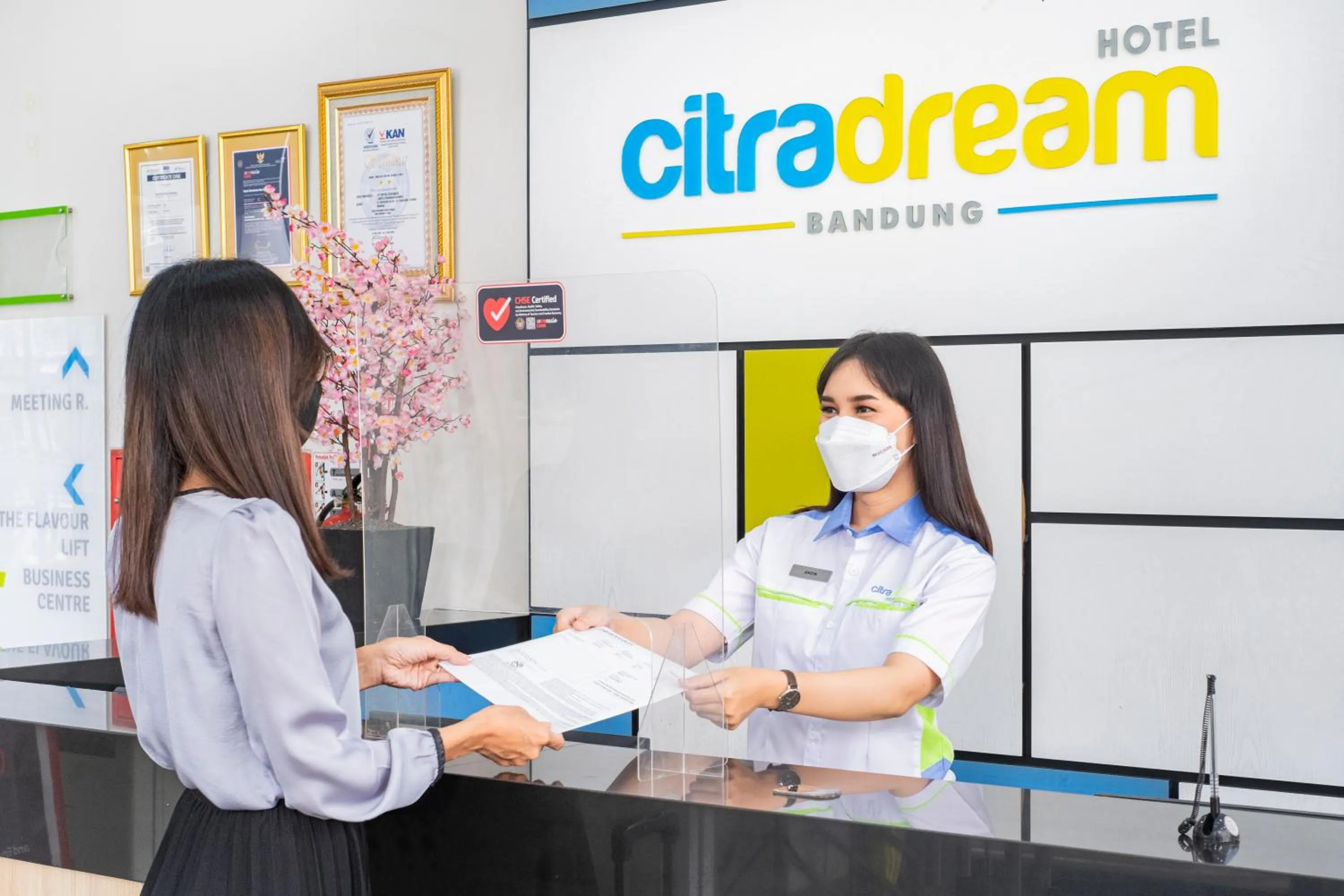 Lobby or reception in Hotel Citradream Bandung