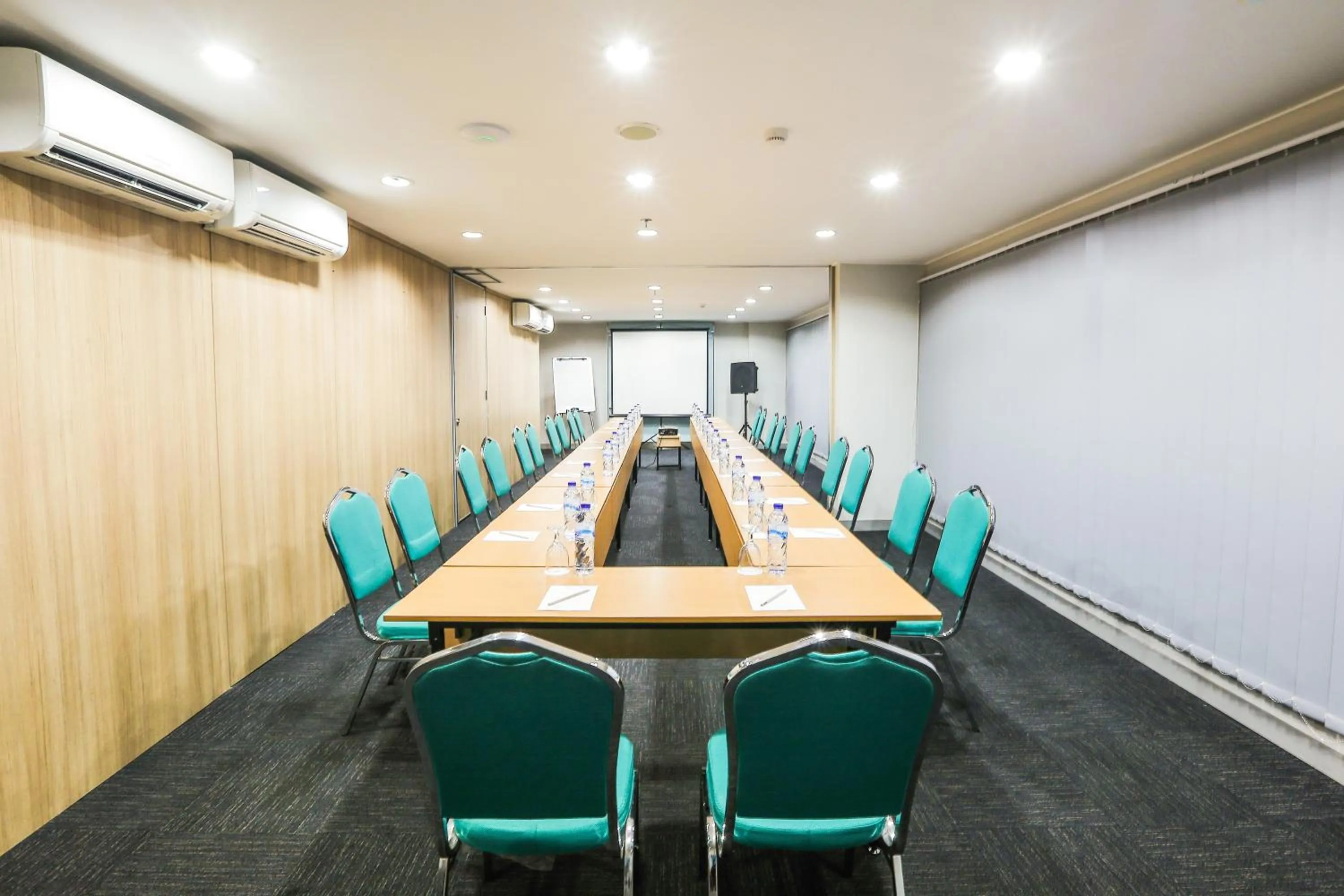 Business facilities in Hotel Citradream Bandung