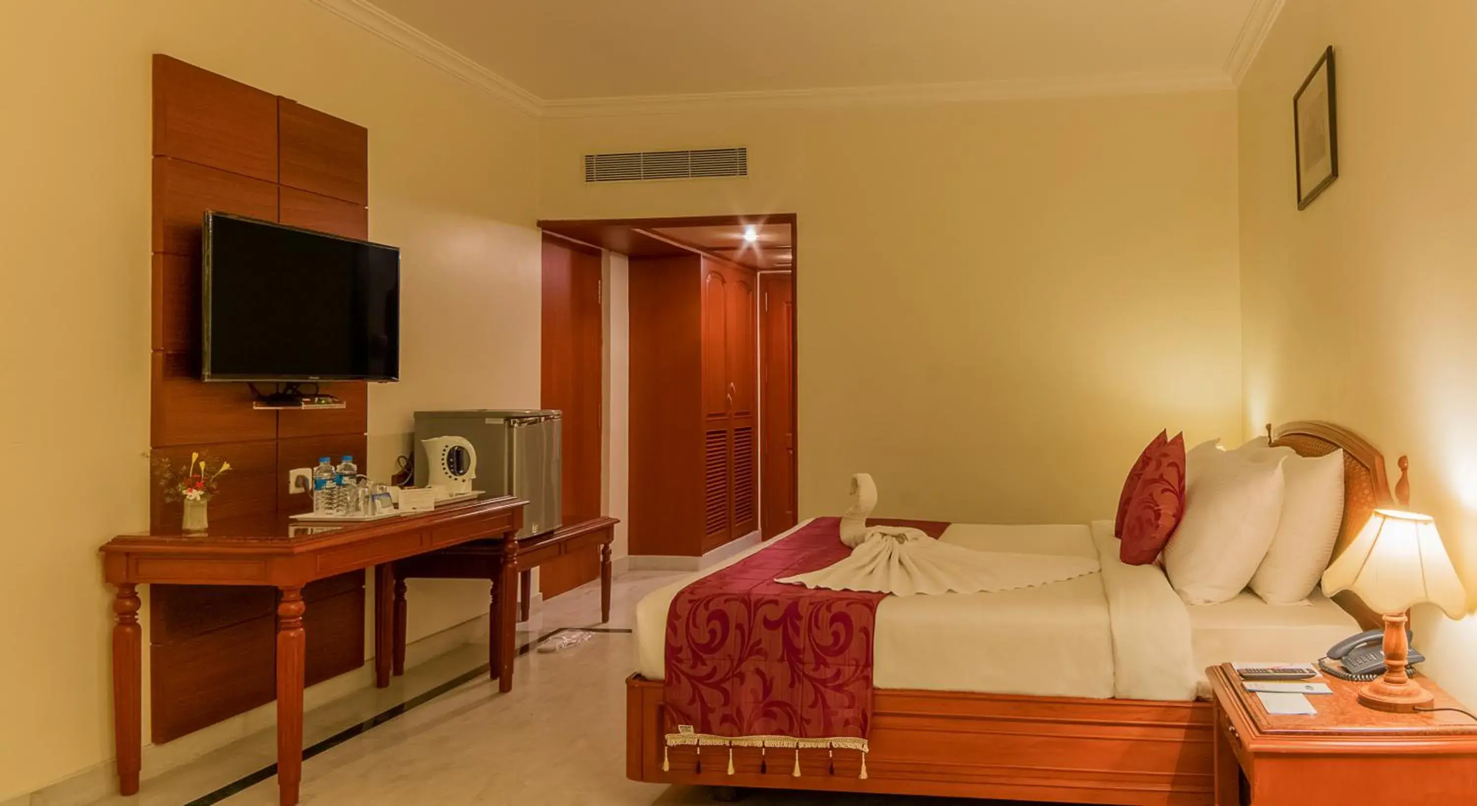 Photo of the whole room, Bed in Hotel Annamalai International Photo of the whole room, Bed in Hotel Annamalai International