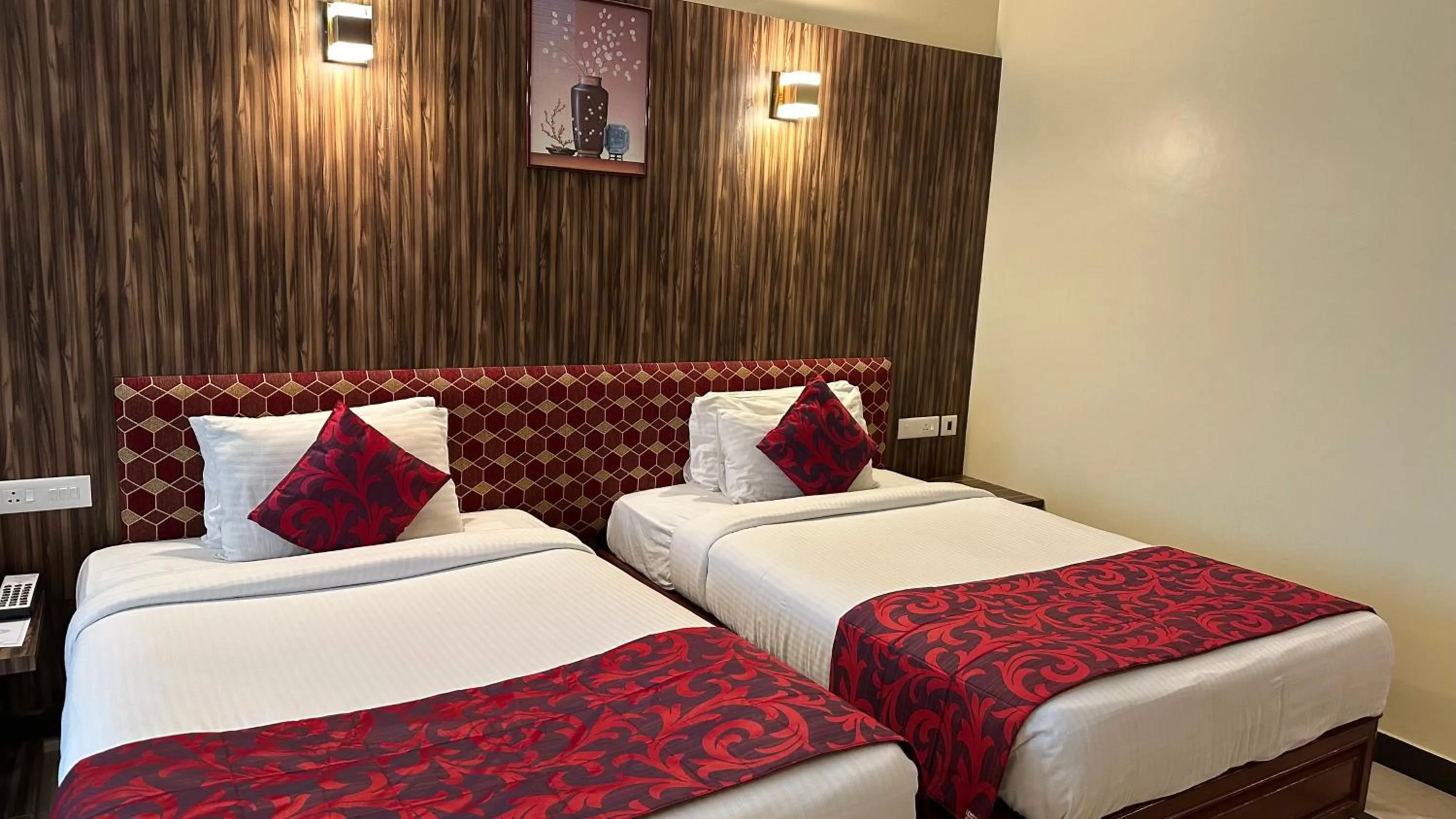 Bed in Hotel Annamalai International