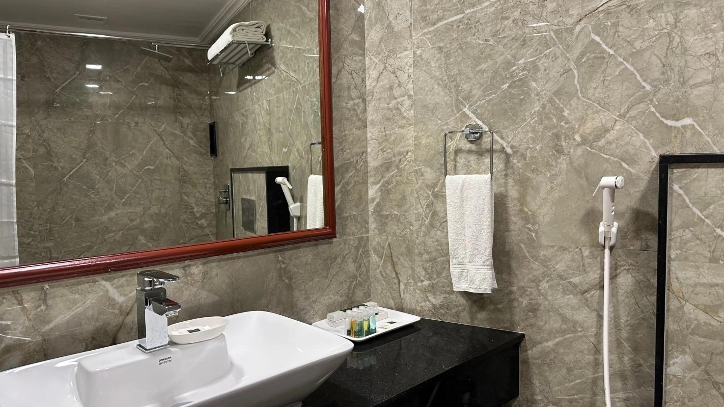 Bathroom in Hotel Annamalai International