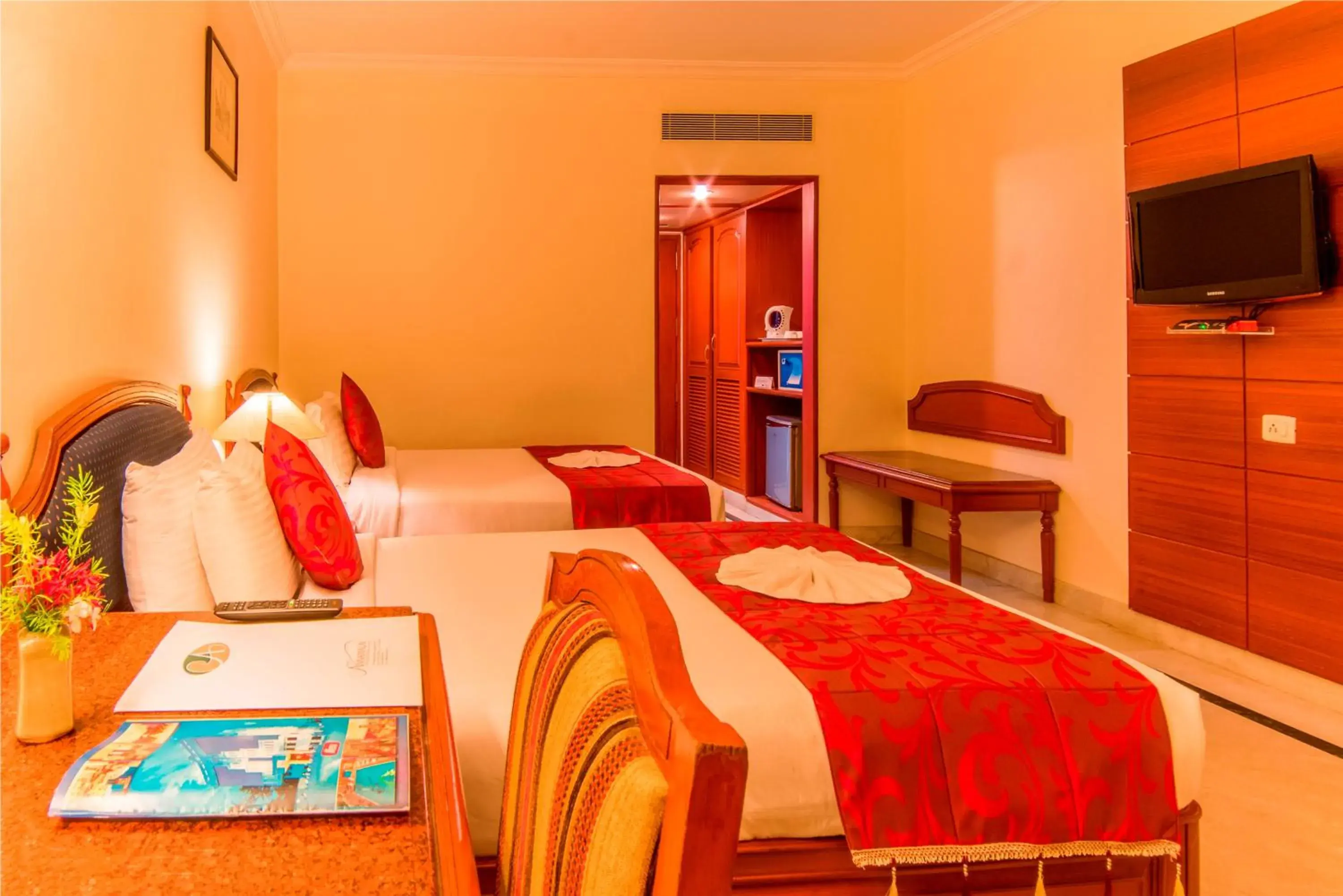 Bed in Hotel Annamalai International Bed in Hotel Annamalai International