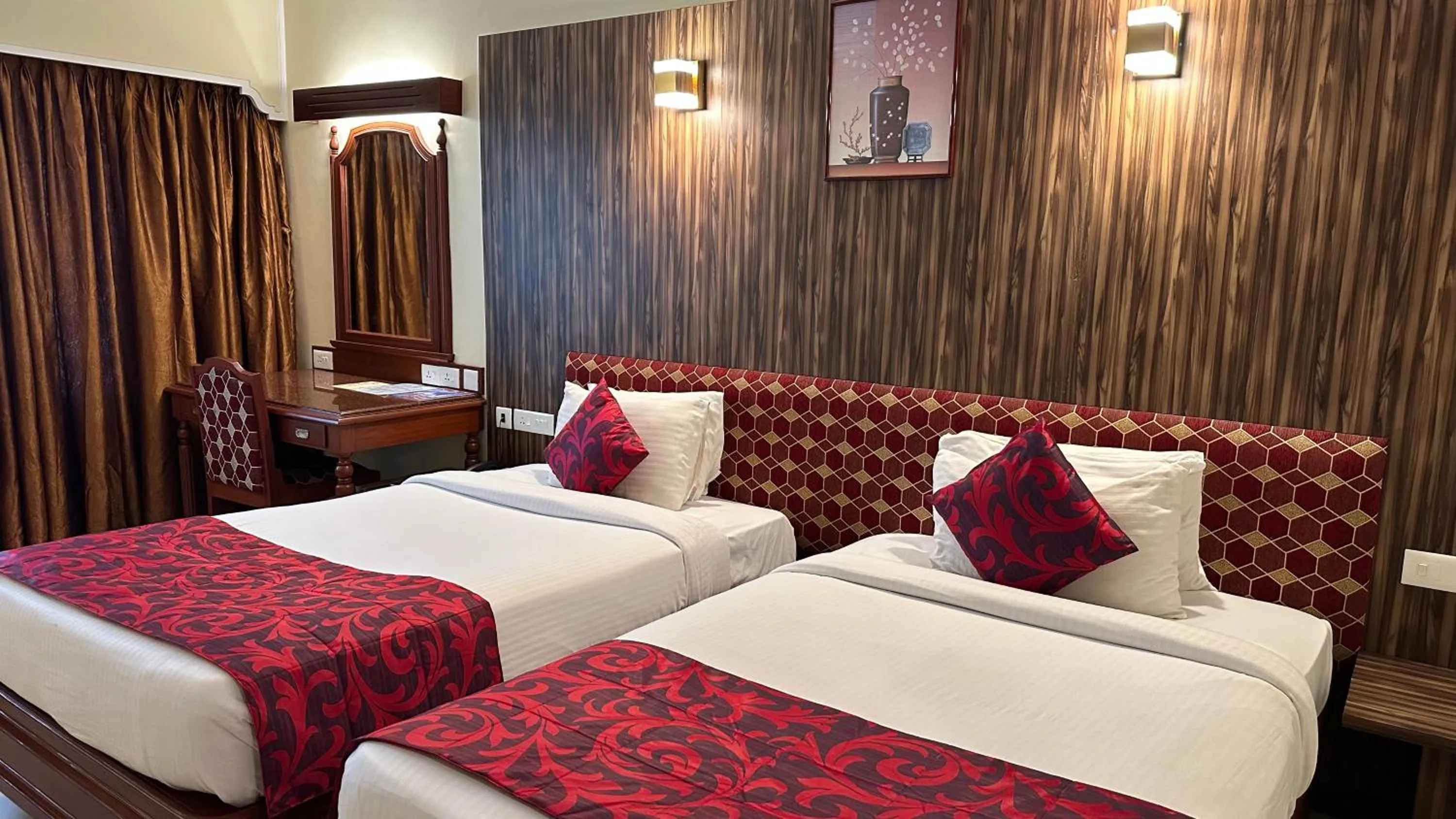 Bedroom, Bed in Hotel Annamalai International