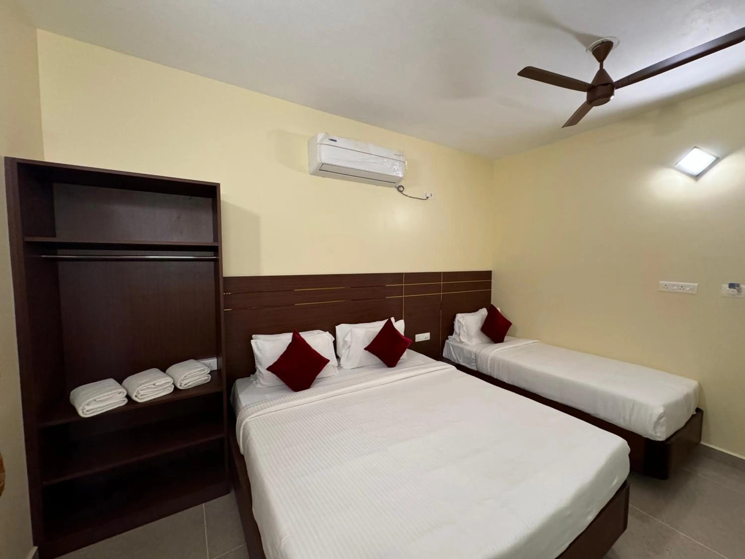 Bed in Hotel Annamalai International