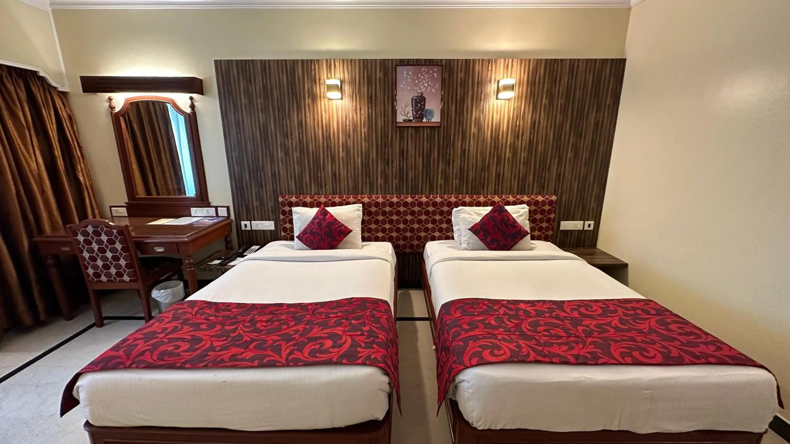 Bed in Hotel Annamalai International