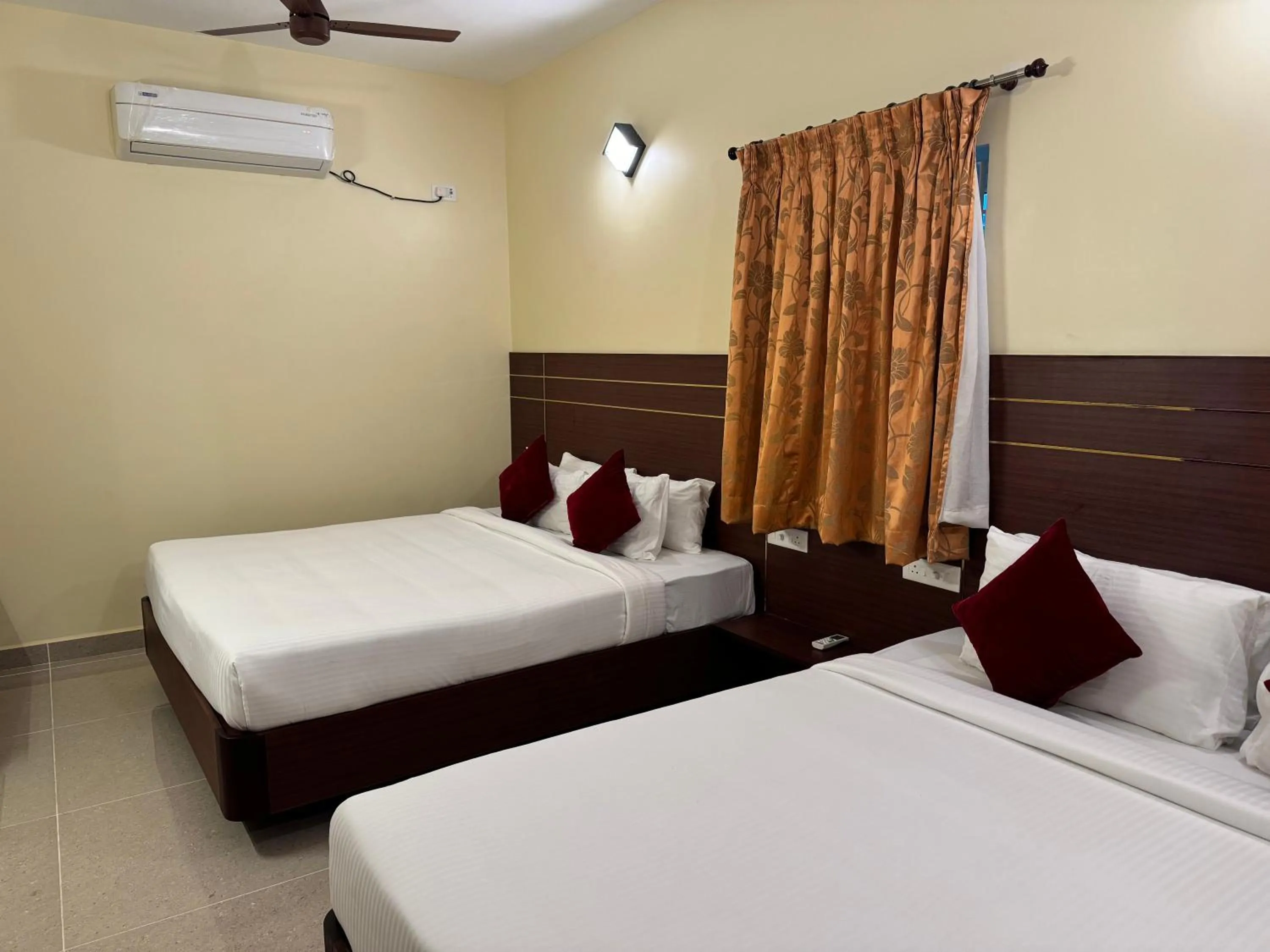 Bed in Hotel Annamalai International