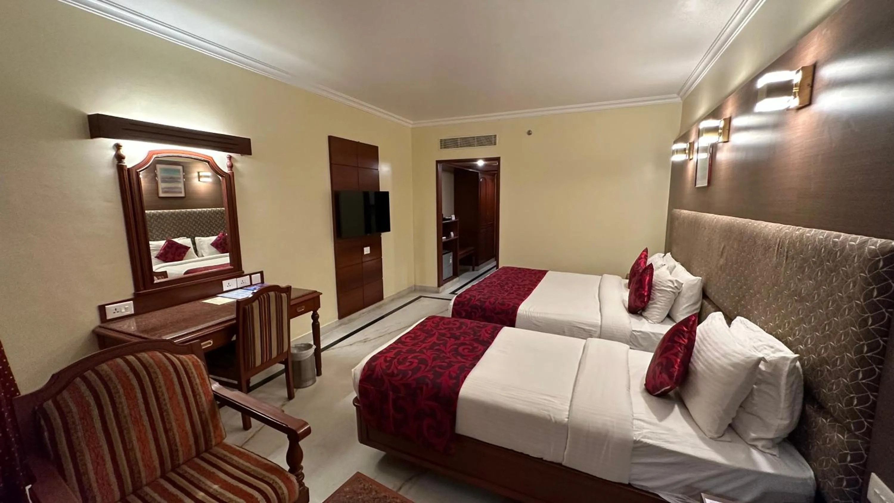 Bed in Hotel Annamalai International