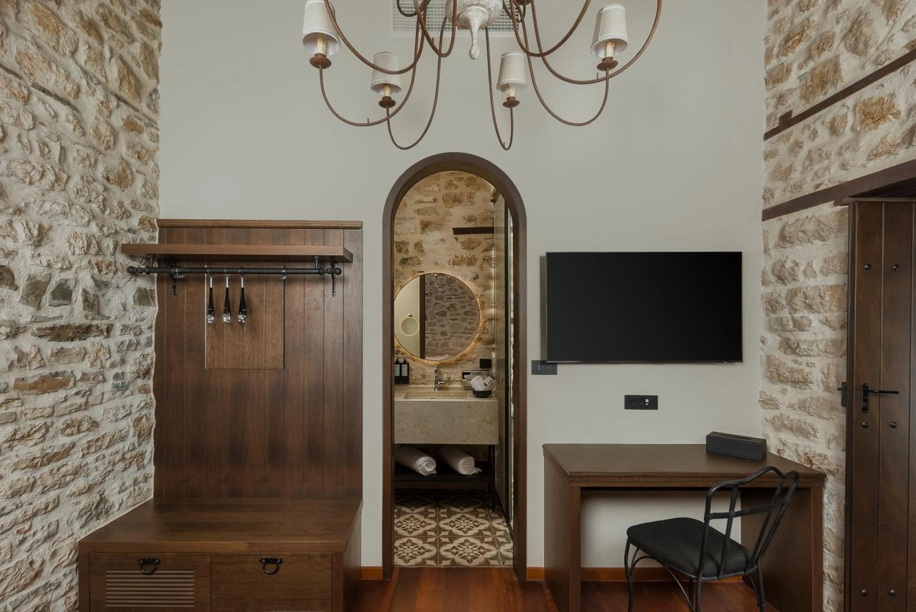 TV and multimedia in Stoes Boutique Hotel