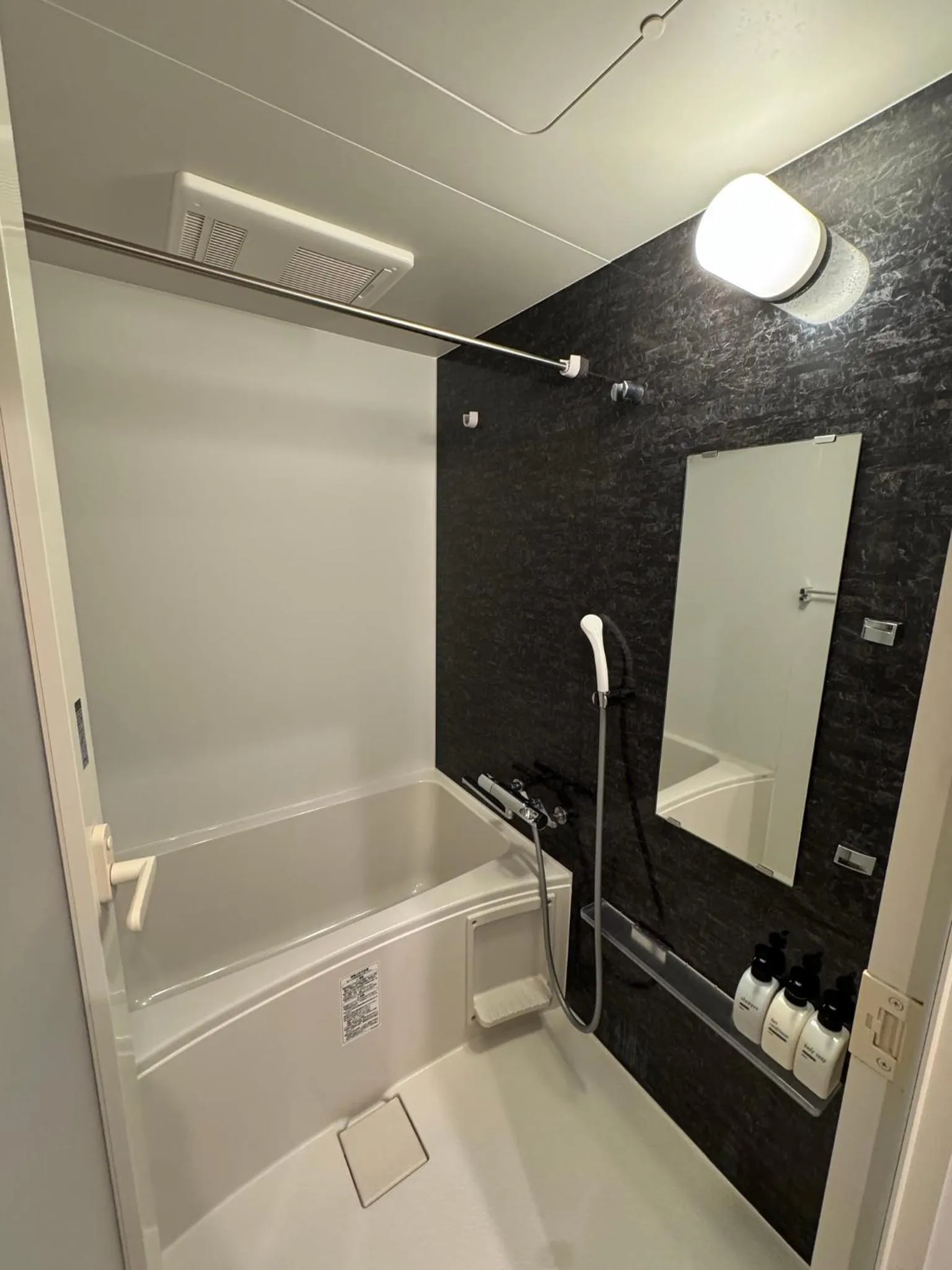 Shower in CONDOMINIUM HOTEL Riyuka in KADENA 1