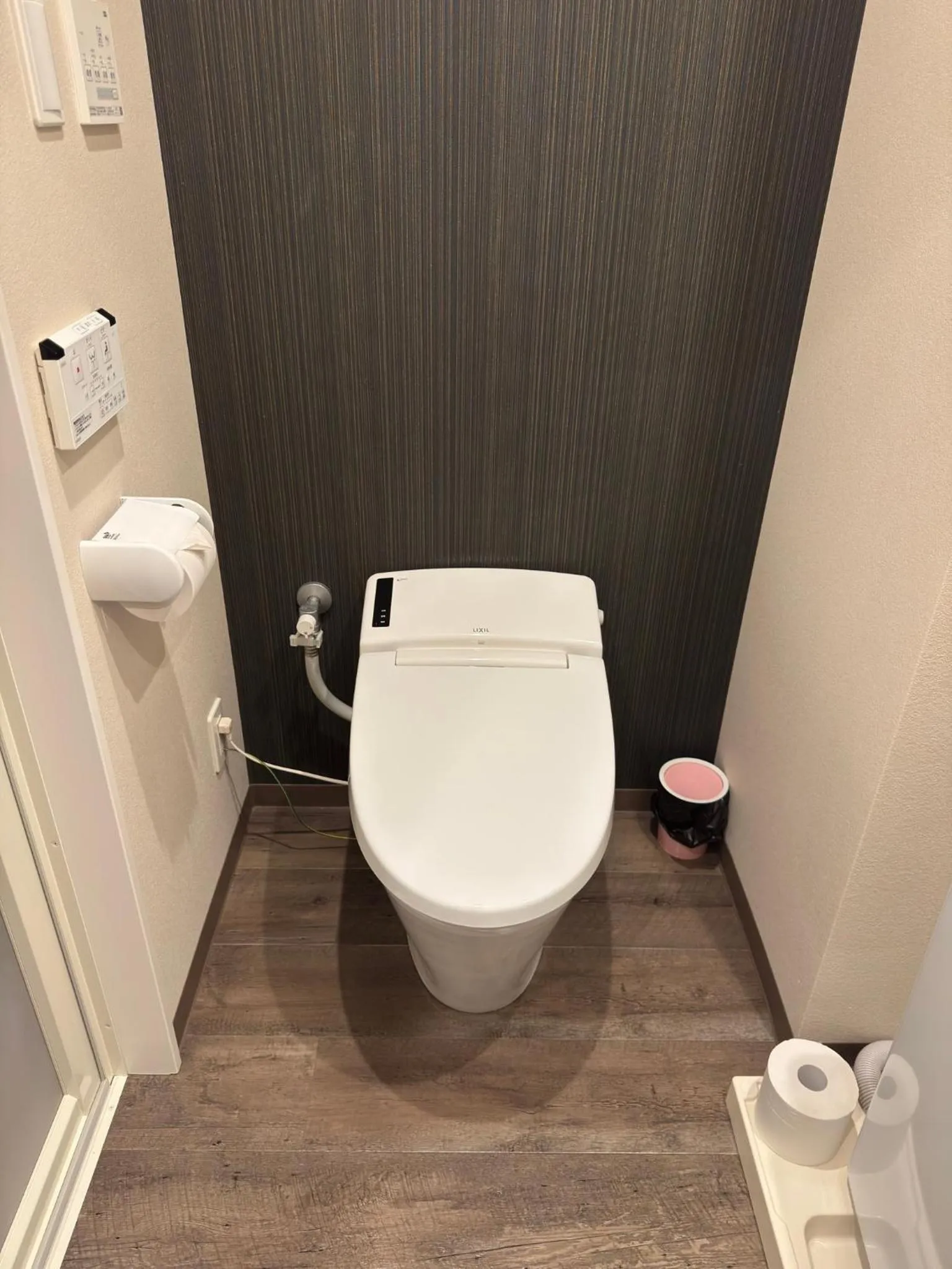 Toilet in CONDOMINIUM HOTEL Riyuka in KADENA 1